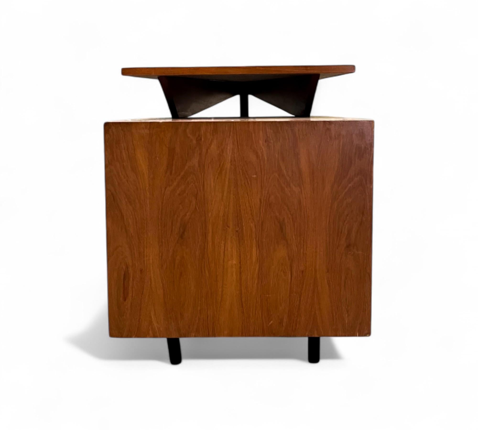 1950's Brazilian Modern Three Legged Desk in Hardwood by Moveis Fratte In Good Condition For Sale In New York, NY