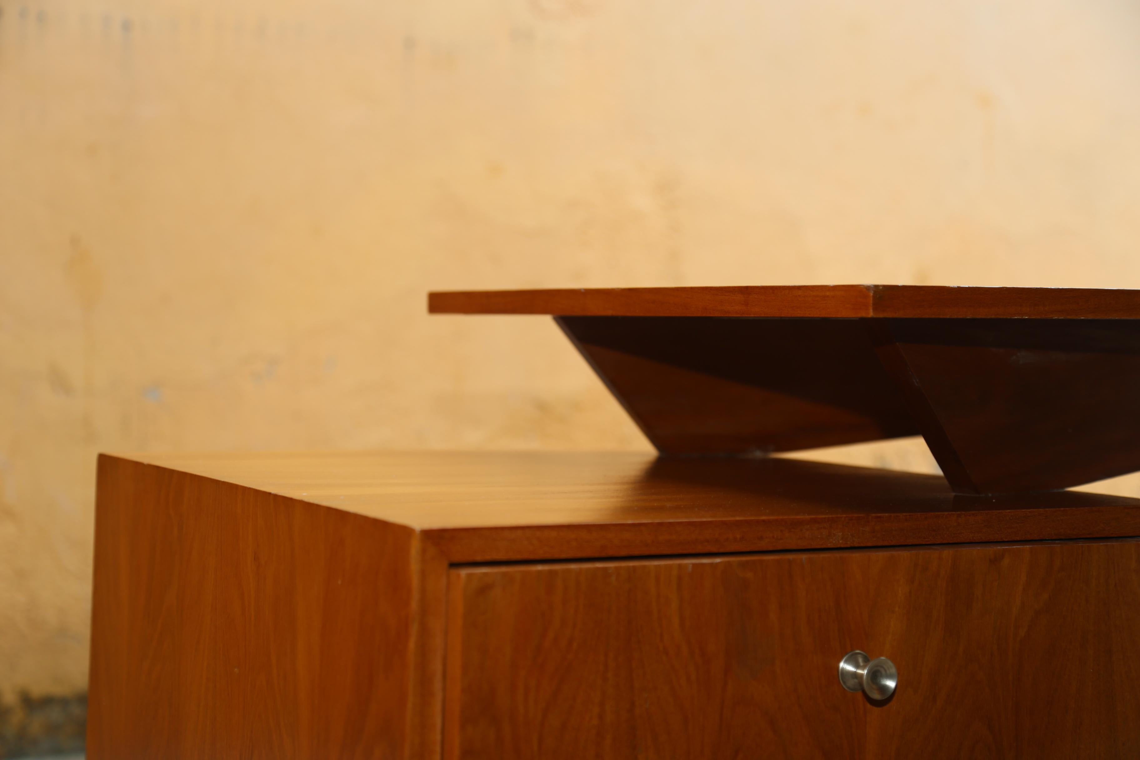 1950's Brazilian Modern Three Legged Desk in Hardwood by Moveis Fratte For Sale 3