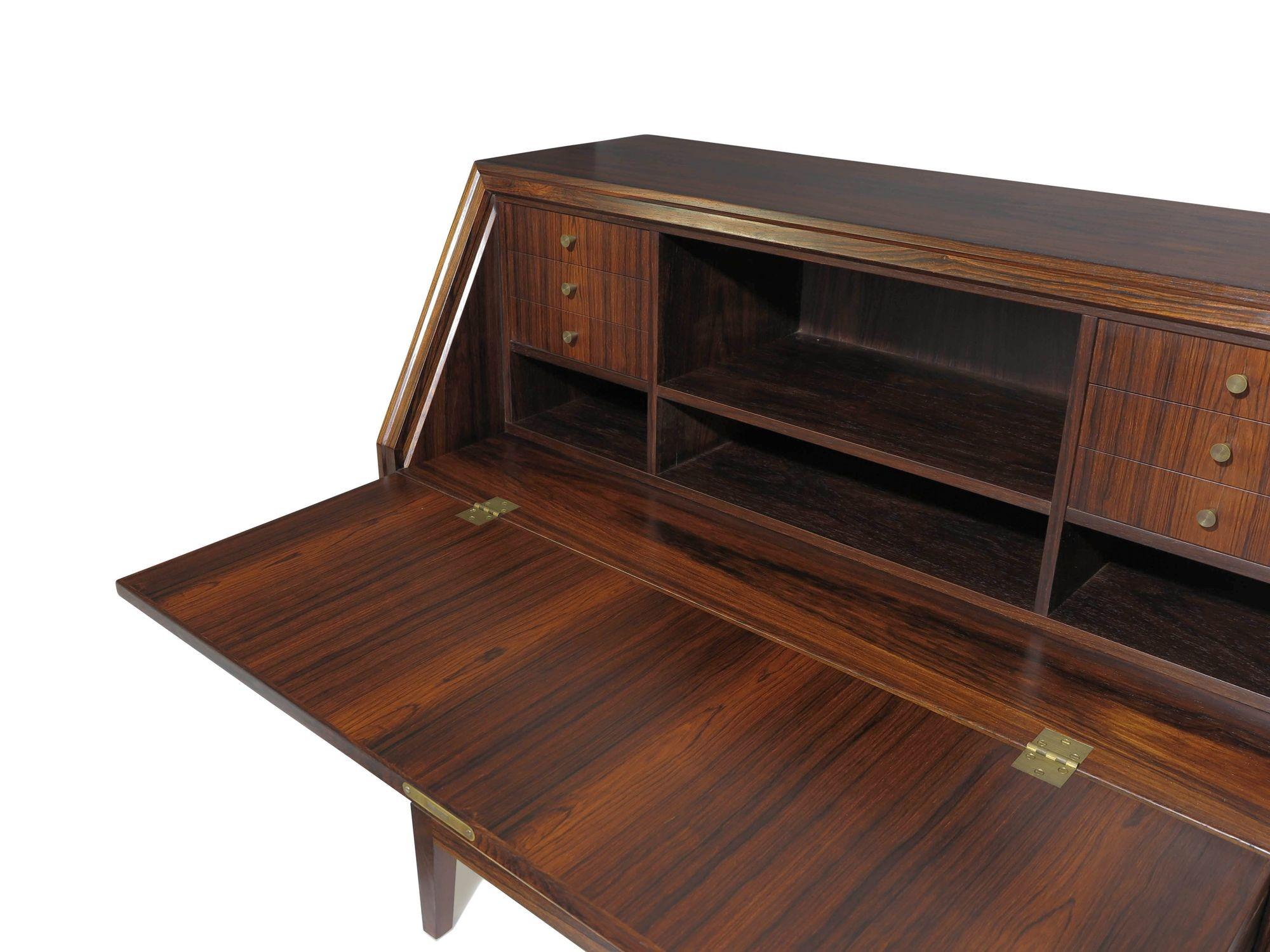 Danois Bureau de secrétaire danois en bois de rose brésilien des années 1950 en vente