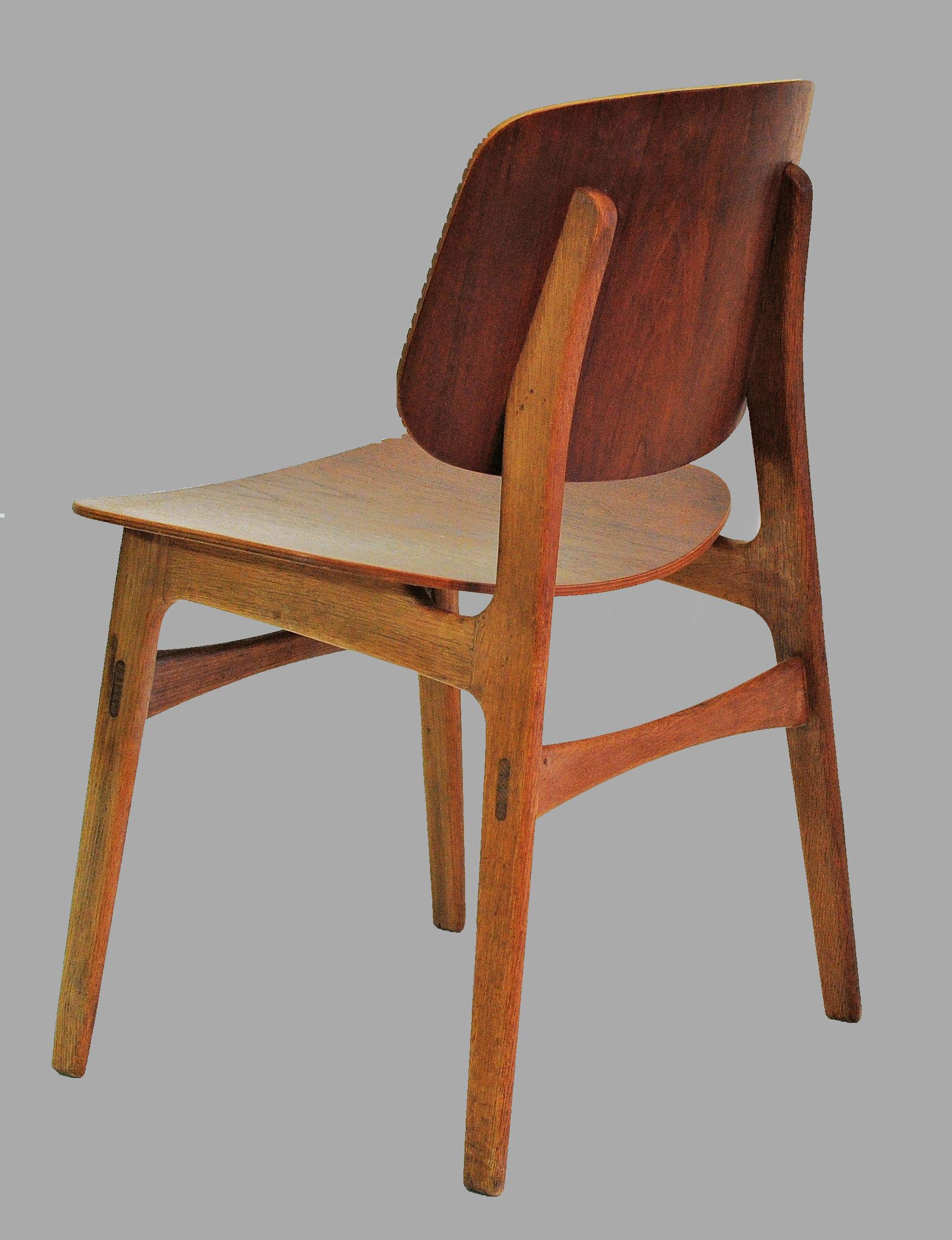 Metà XX secolo Sedia a conchiglia Børge Mogensen degli anni '50 in Oak e Teak di Søborg Møbelfabrik in vendita