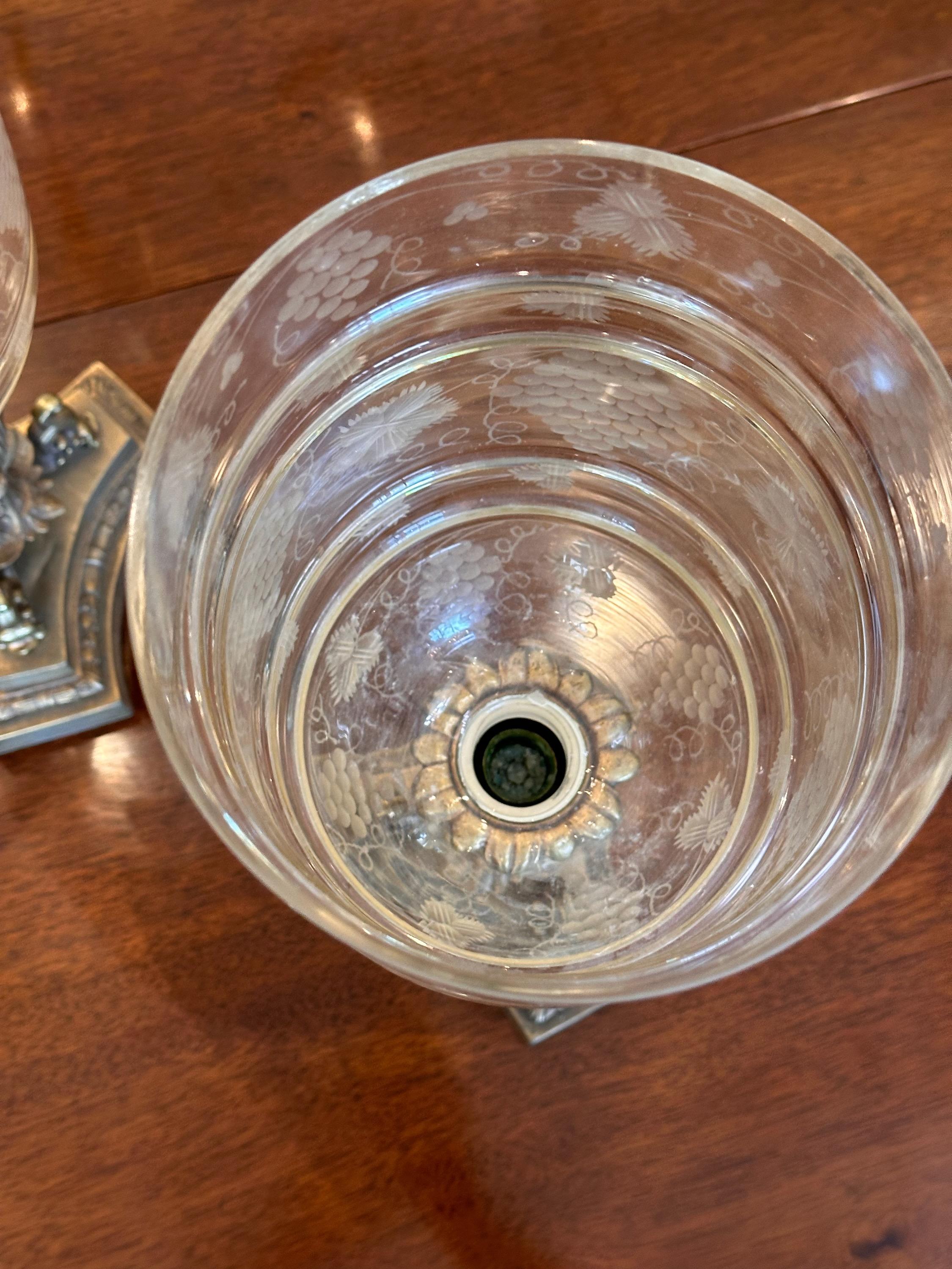 1950er Jahre Bronze und geätztes Glas Hurrikane - ein Paar im Angebot 6