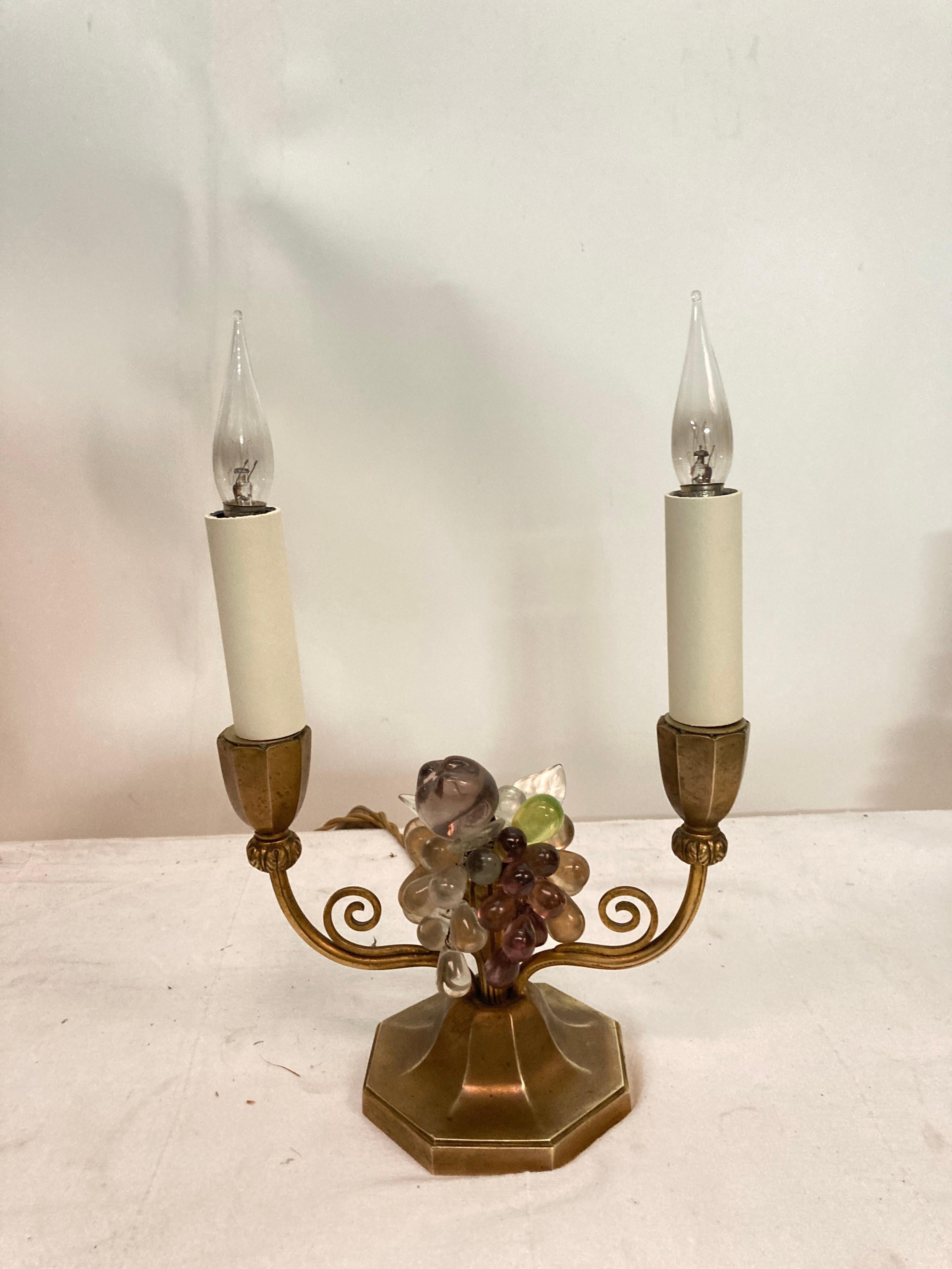Paire de charmantes lampes en bronze et verre fruité.
attribuée à la Maison Baguès
France
Dimensions données sans les ampoules
Avec bulbes : 32 cm de haut
Recâblage