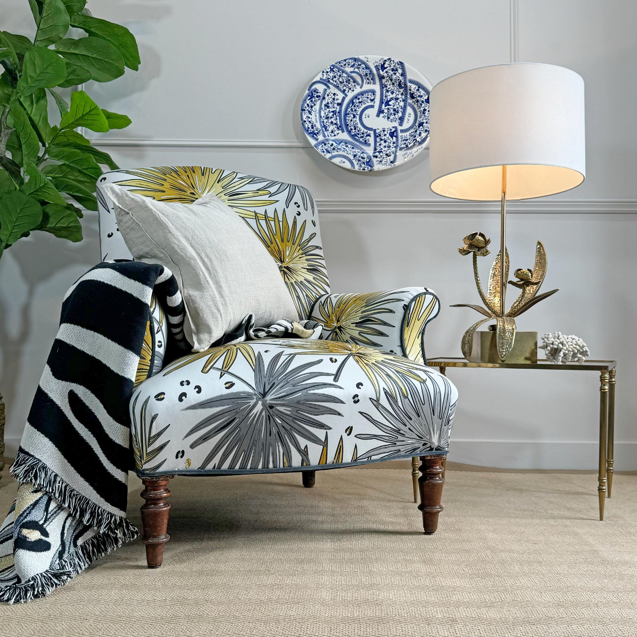 A sublime table lamp, crafted in gilt bronze and modelled as flowers and foliage, the casting is incredibly detailed and well presented, dating to France, circa 1950, this lamp is attributed to Maison Jansen.



The lamp has been fully rewired and