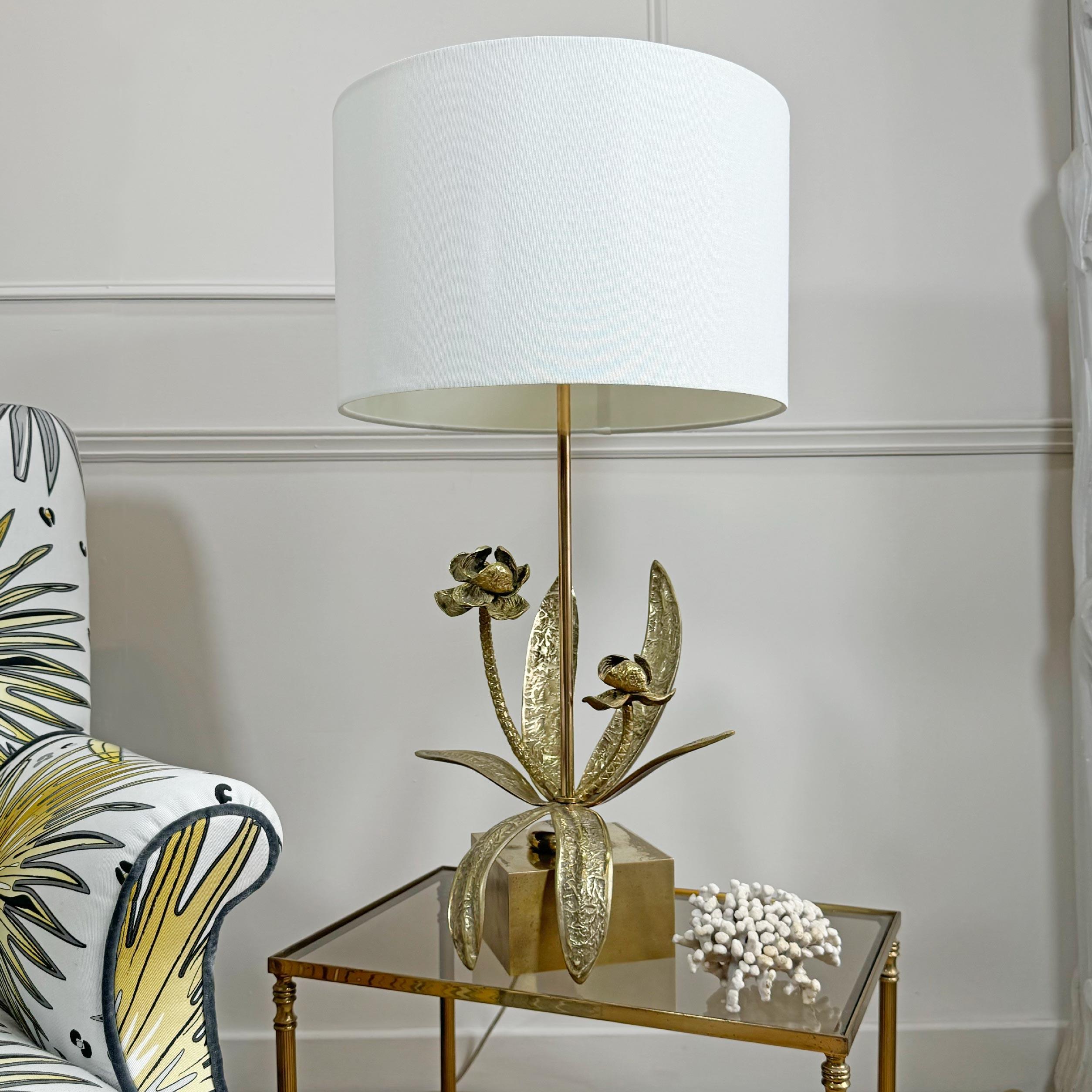 1950's Bronze Flower and Foliage Table Lamp attributed to Maison Jansen In Good Condition For Sale In Hastings, GB
