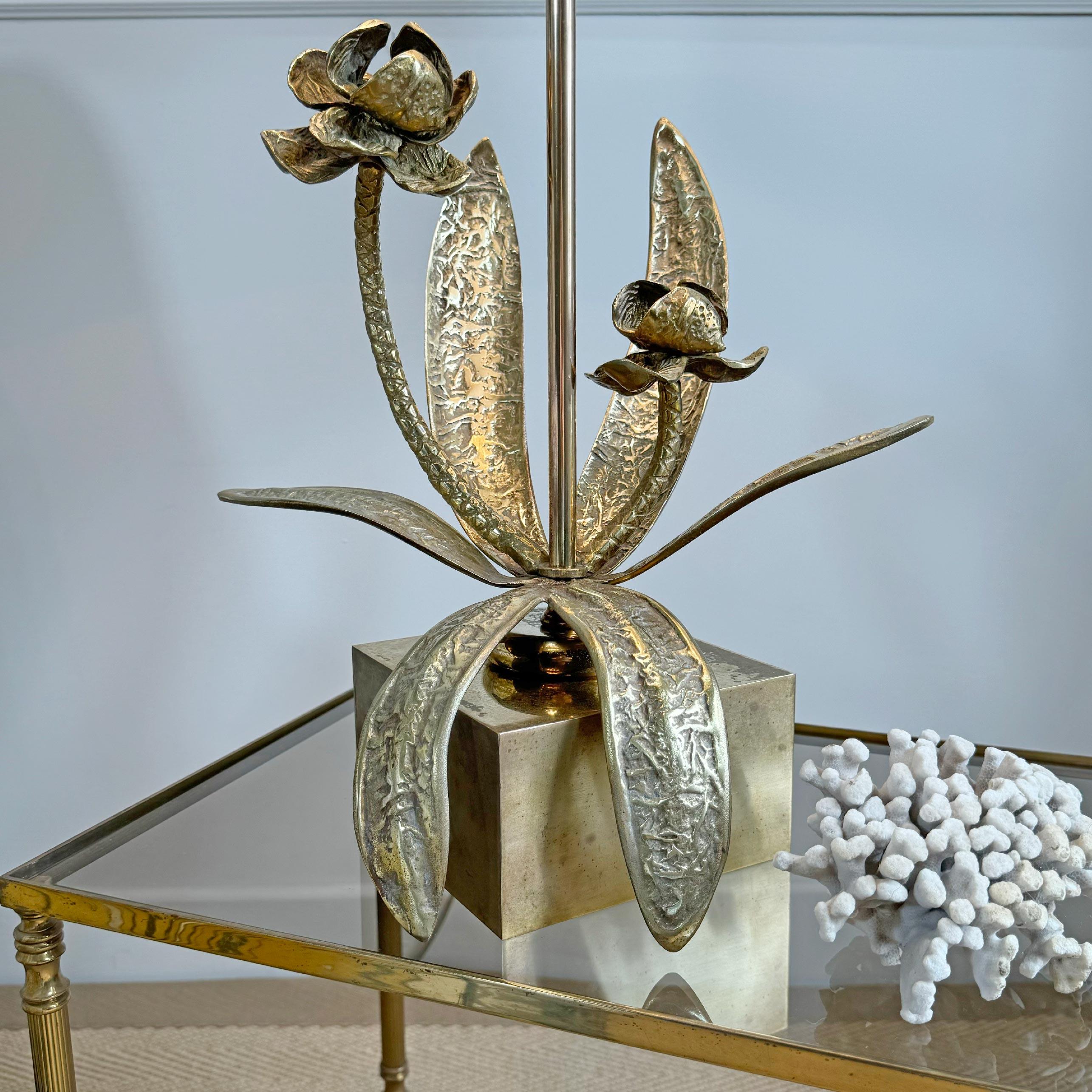 1950's Bronze Flower and Foliage Table Lamp attributed to Maison Jansen For Sale 1