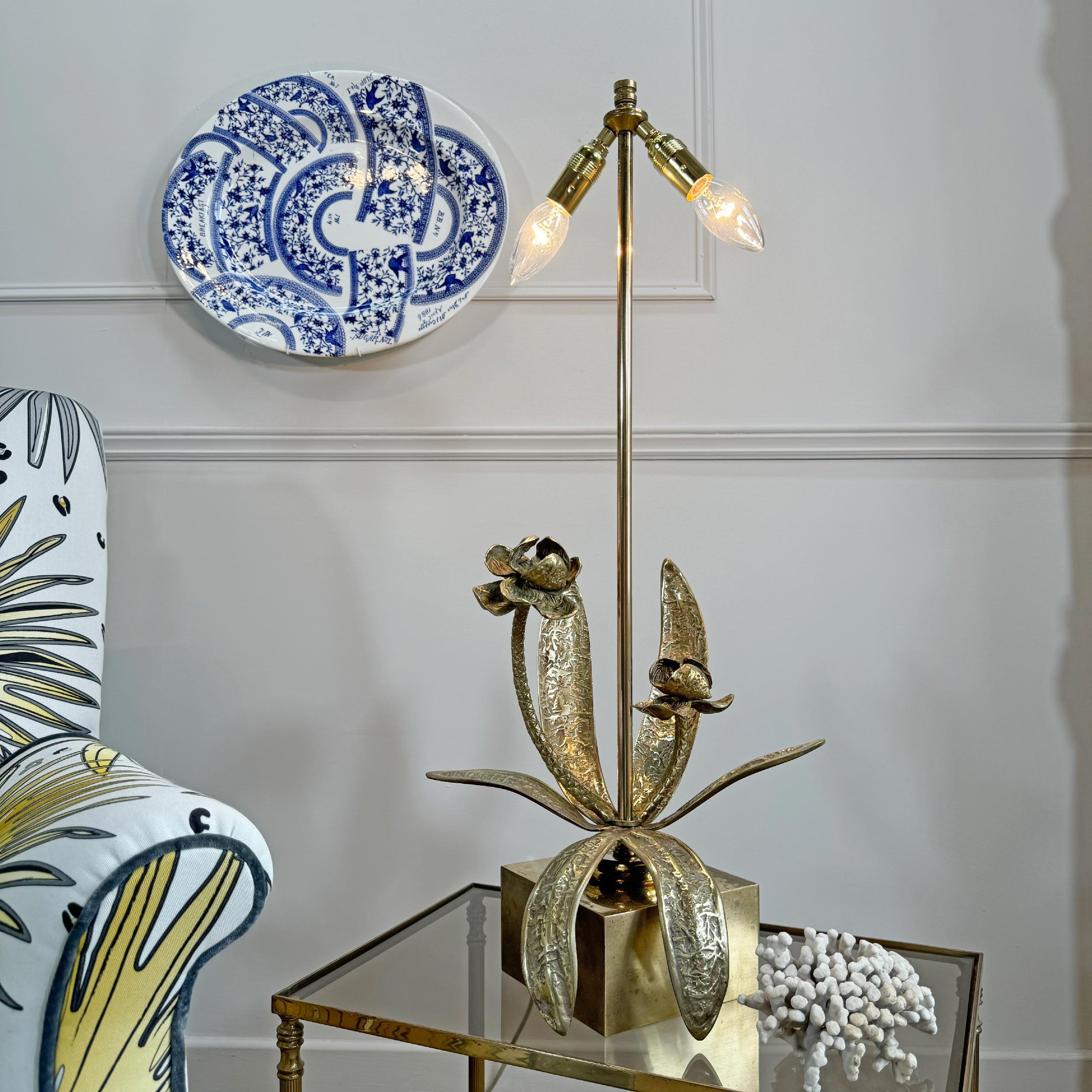 1950's Bronze Flower and Foliage Table Lamp attributed to Maison Jansen For Sale 2