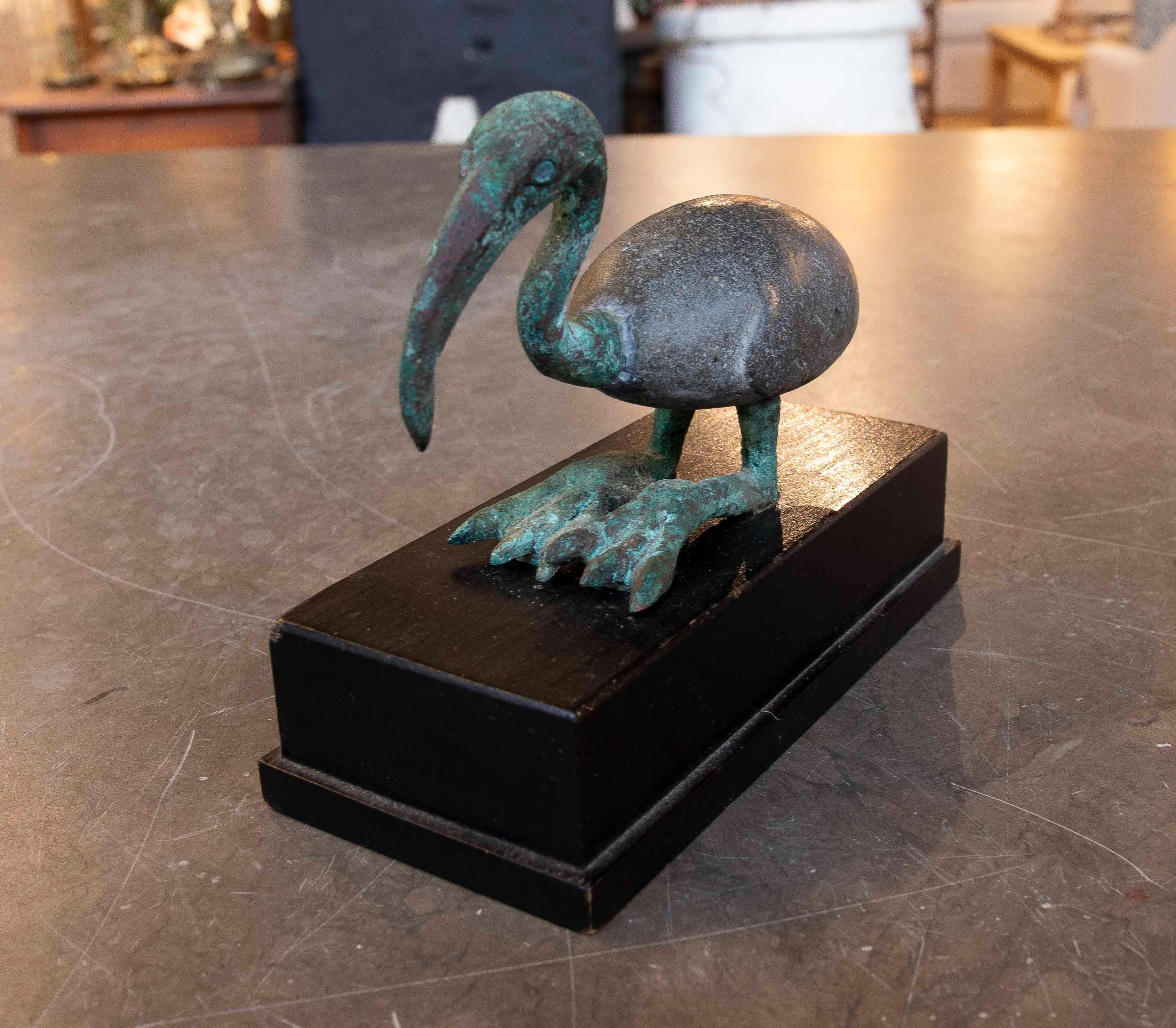 Sconosciuto Figura di Ibis in bronzo del 1950 con torso in pietra su base di legno in vendita