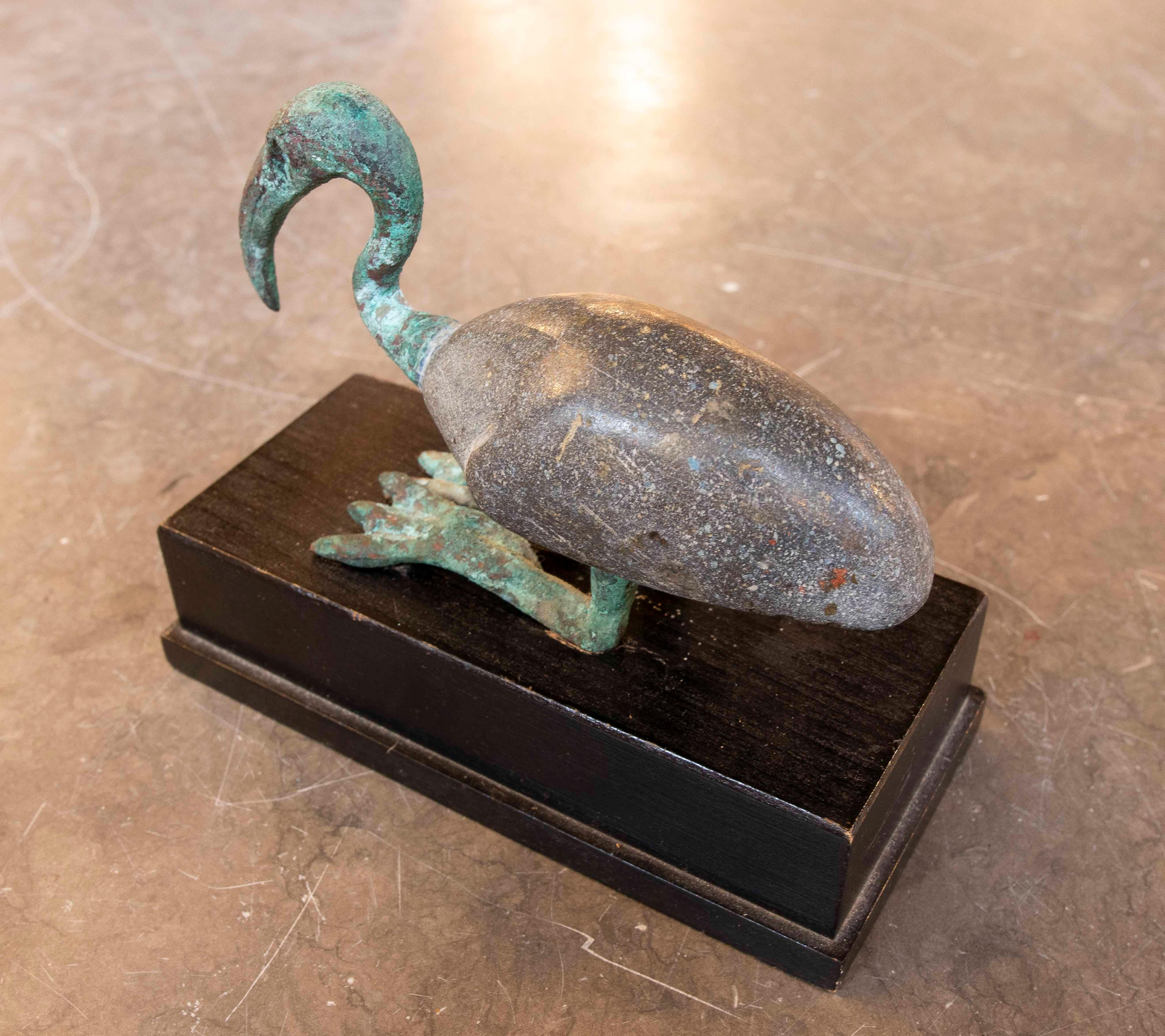Figura di Ibis in bronzo del 1950 con torso in pietra su base di legno in vendita 2