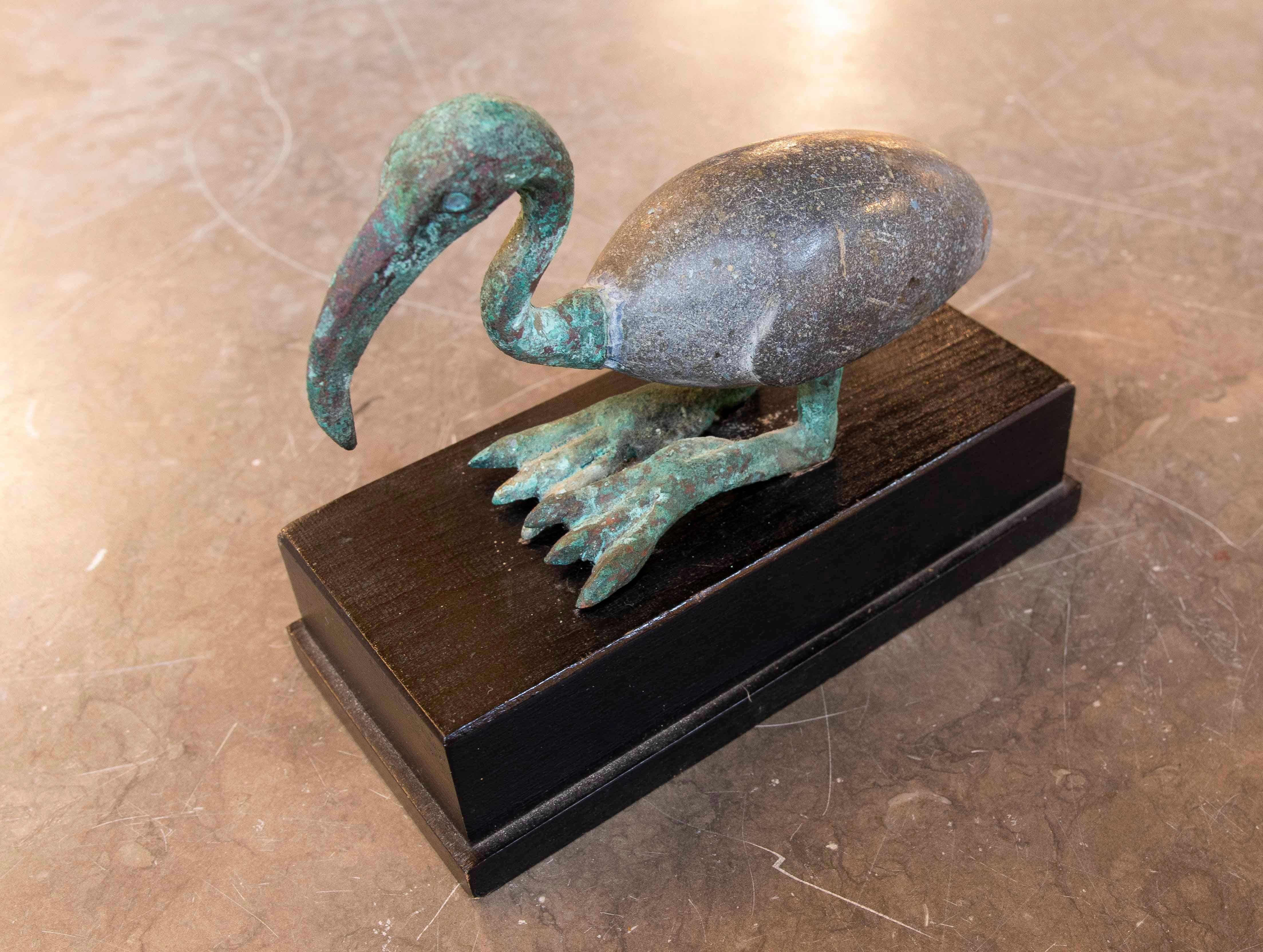 Figura di Ibis in bronzo del 1950 con torso in pietra su base di legno in vendita 3