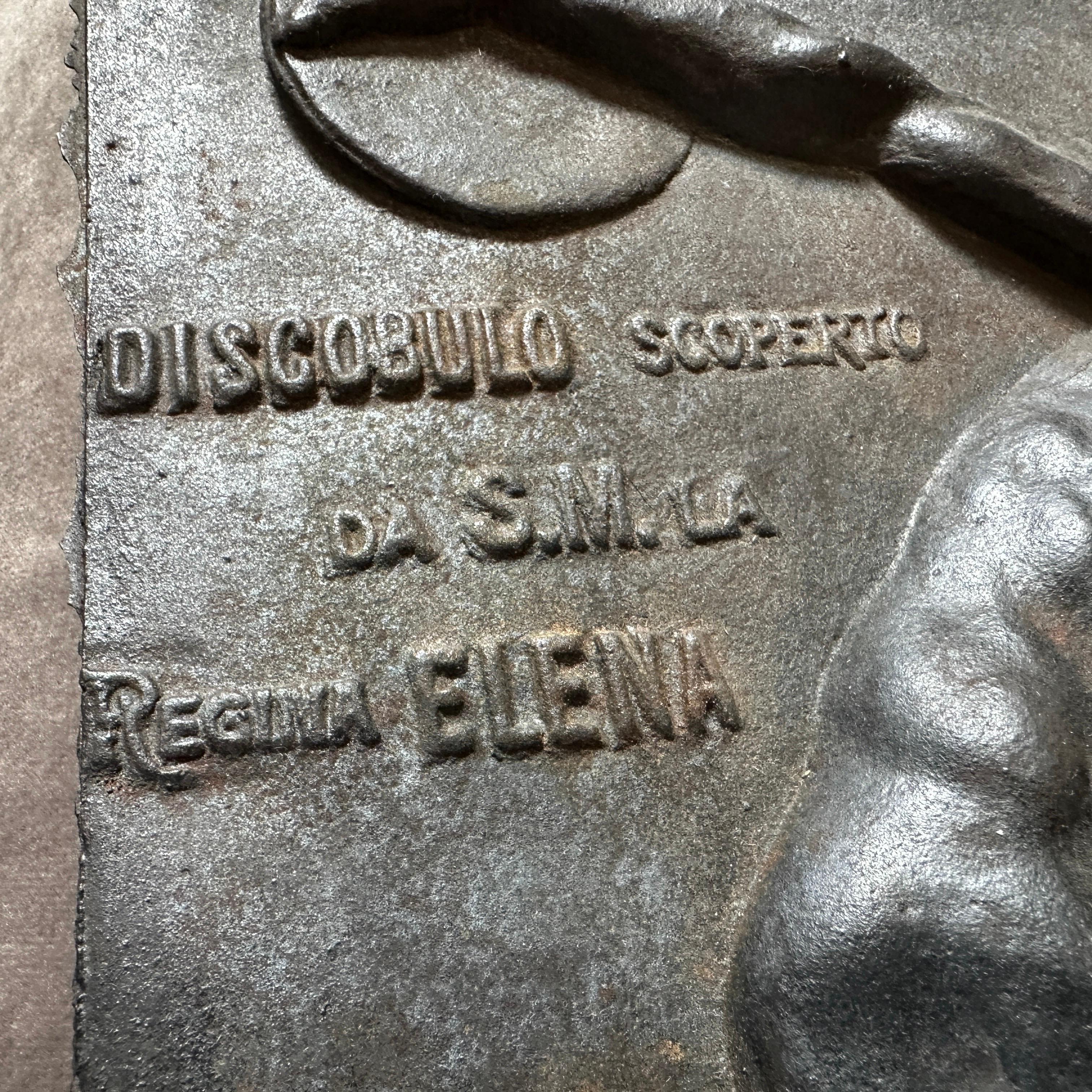 Panel de Bronce en Relieve Italiano de los años 50 de un Discóbolo siglo XX en venta
