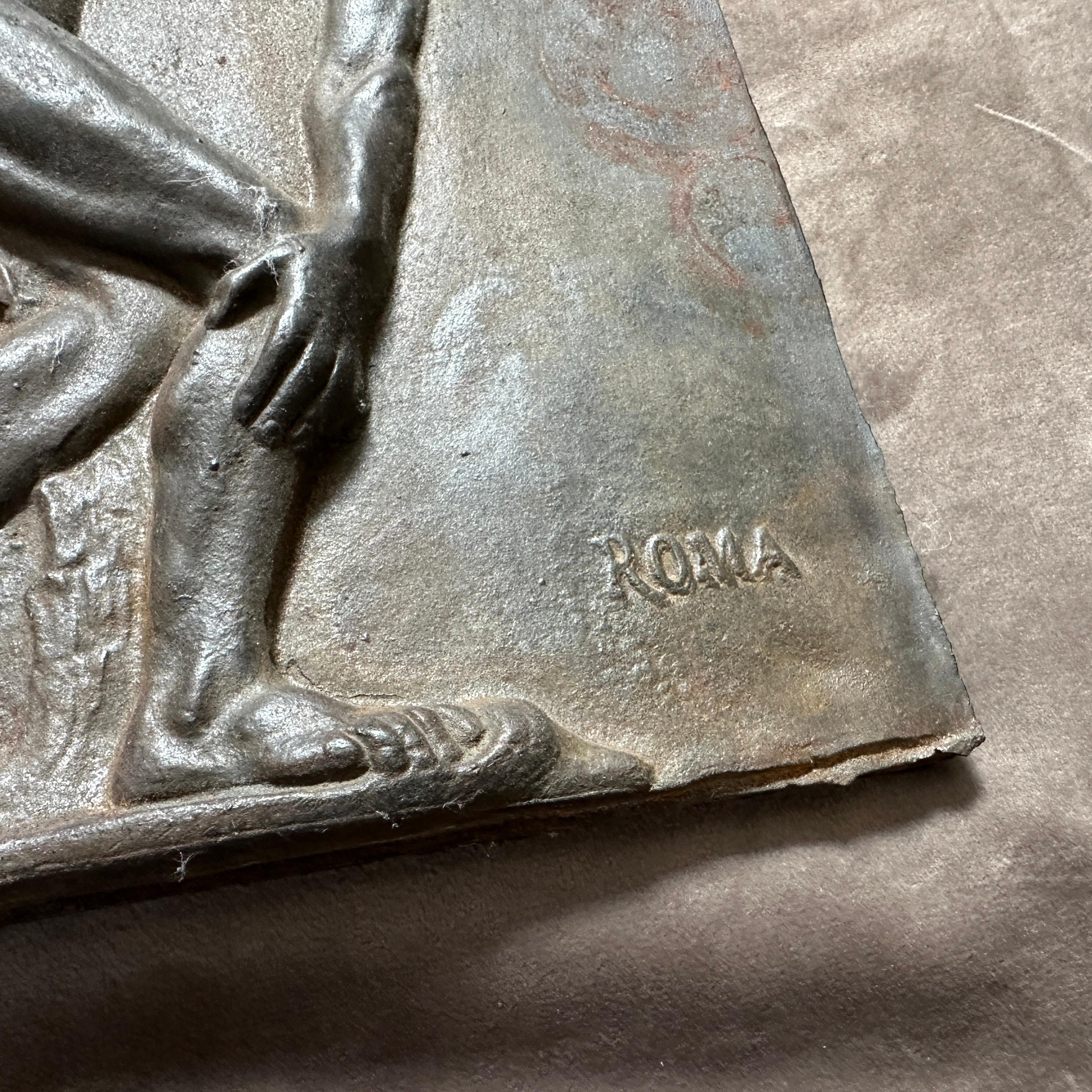 Panel de Bronce en Relieve Italiano de los años 50 de un Discóbolo en venta 1