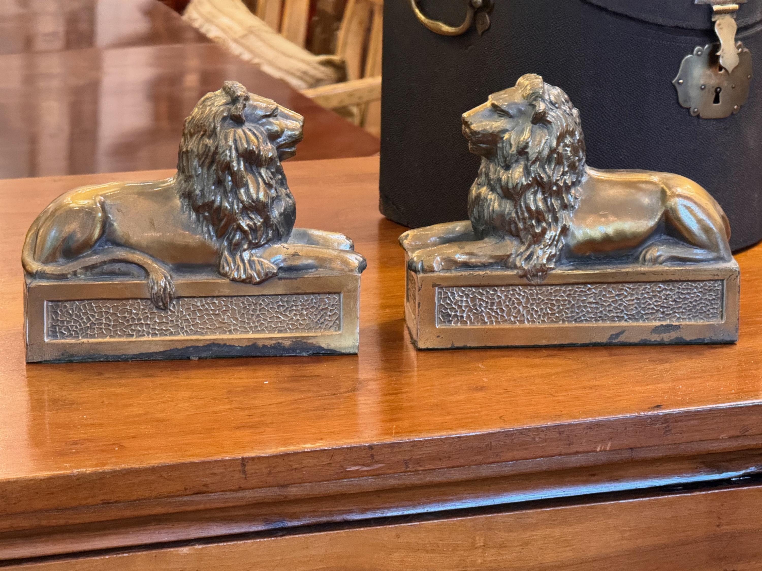 Place these lions on a shelf. Use them as bookends.