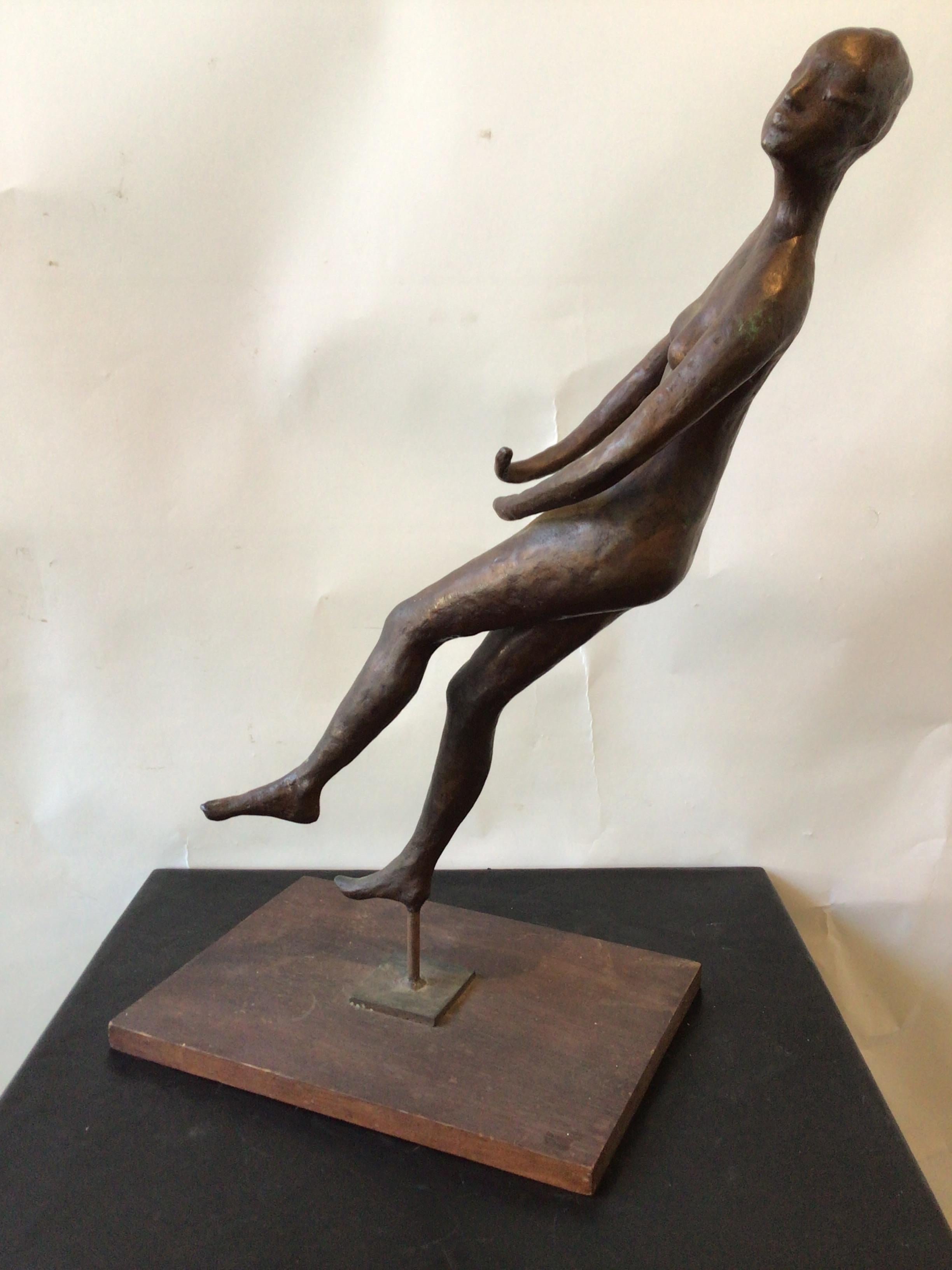 années 1950 Sculpture en bronze d'une femme nue.