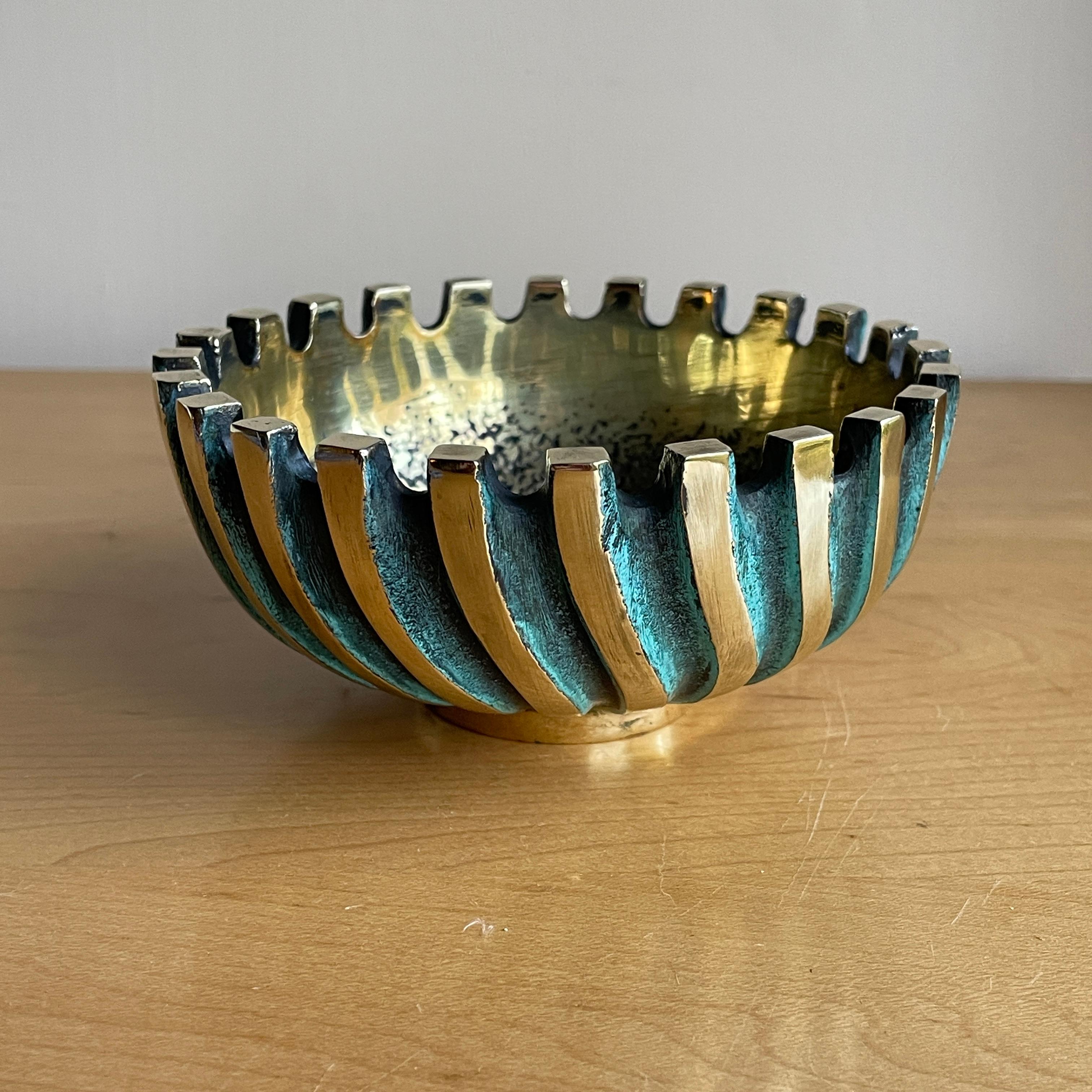 1950s Bronce Sólido Fundido Tazón Remolino Cenicero Cigarrillo Fiesta Tazón Candy Dish Moderno de mediados de siglo en venta
