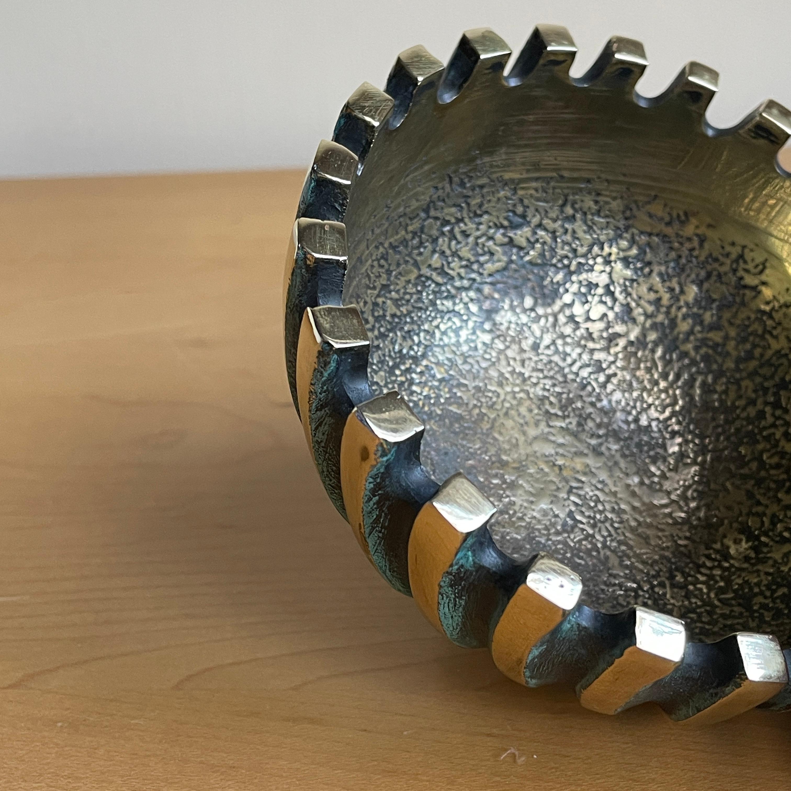 1950s Bronce Sólido Fundido Tazón Remolino Cenicero Cigarrillo Fiesta Tazón Candy Dish mediados del siglo XX en venta