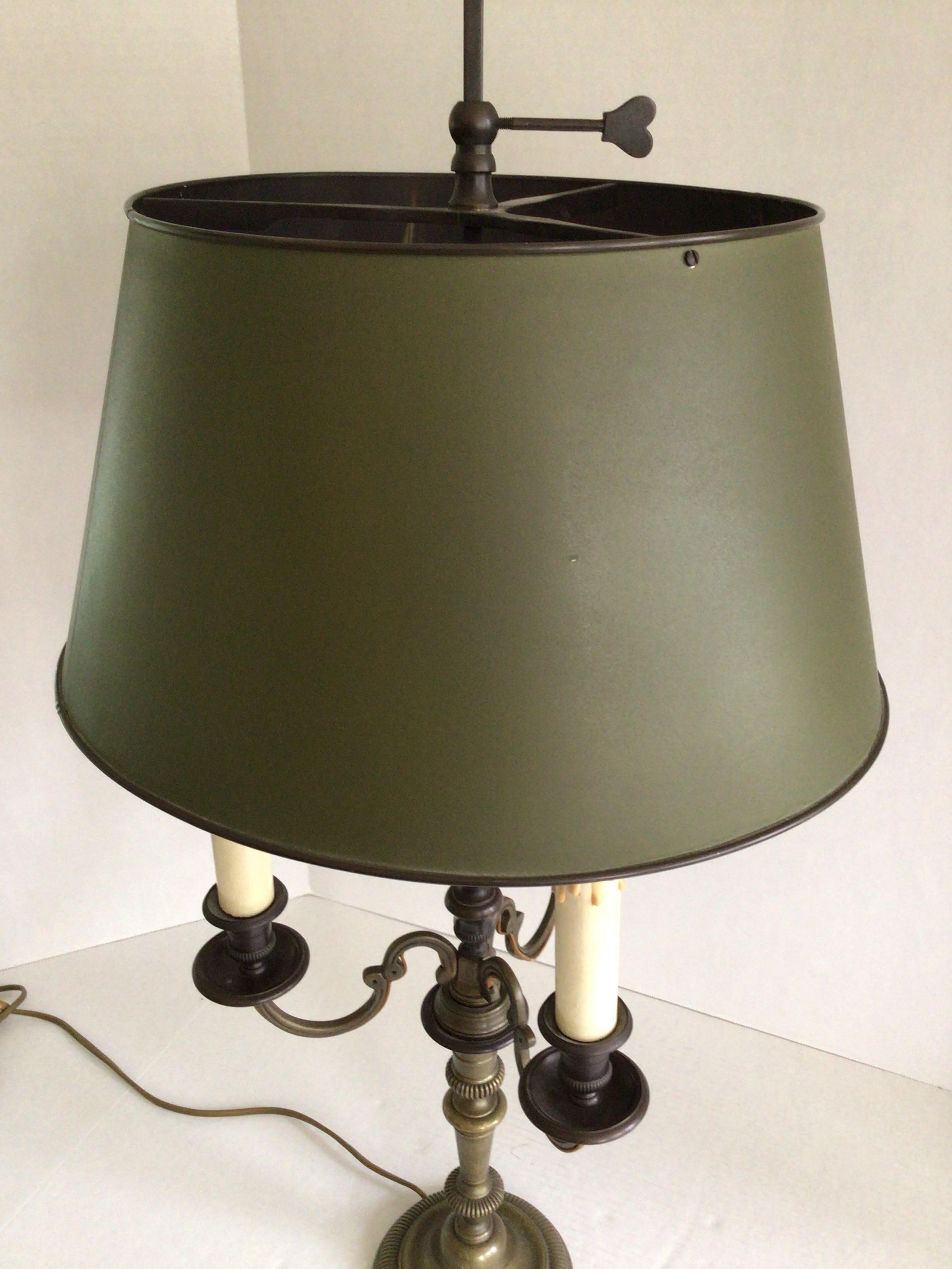 1950s Bronze Three Light Bouillotte Table Lamp with Painted Tole Shade In Good Condition For Sale In Tarrytown, NY
