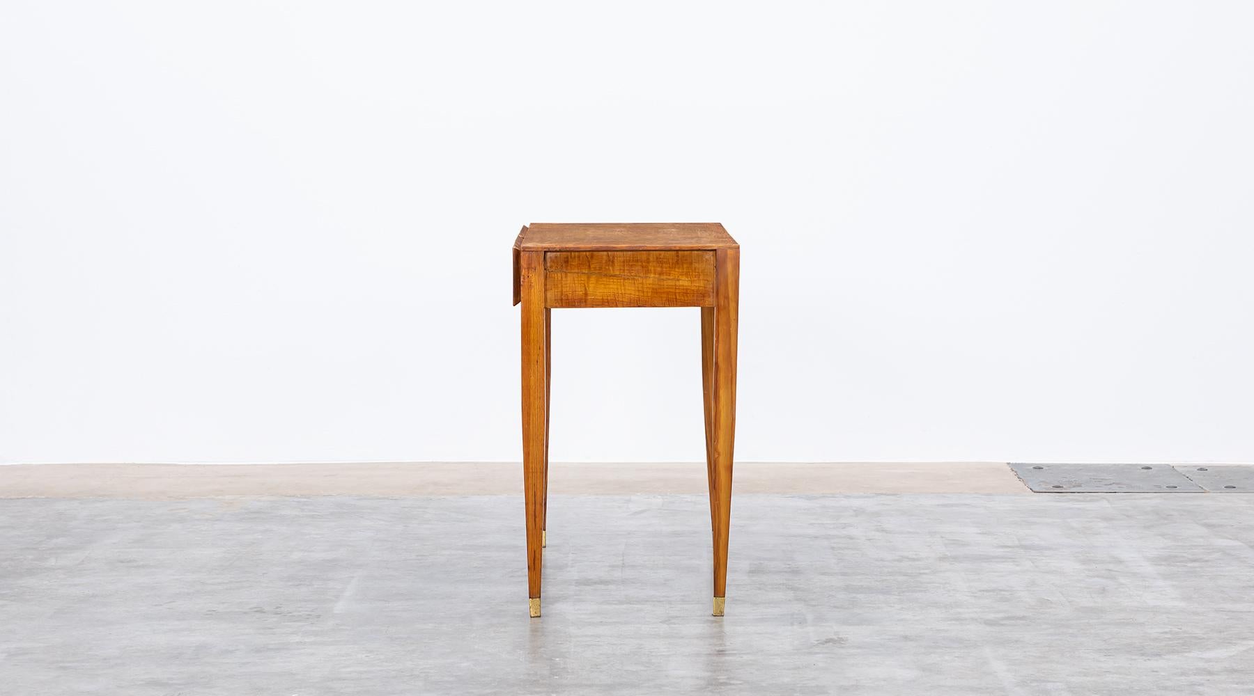 Mid-Century Modern 1950s Brown Ash Side Table by Gio Ponti For Sale