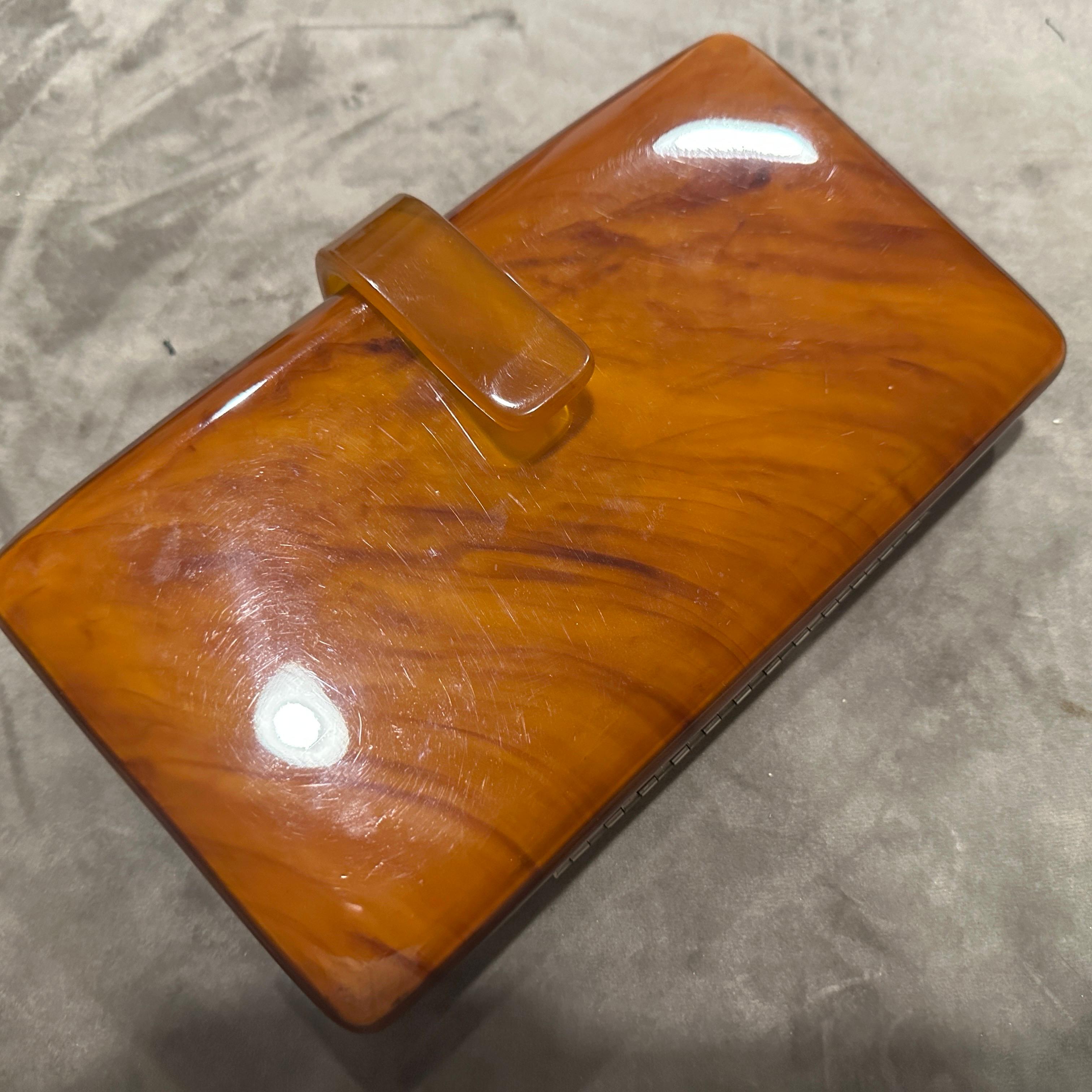 1950s Brown Bakelite and Leather Italian Clutch Bag In Excellent Condition For Sale In Aci Castello, IT