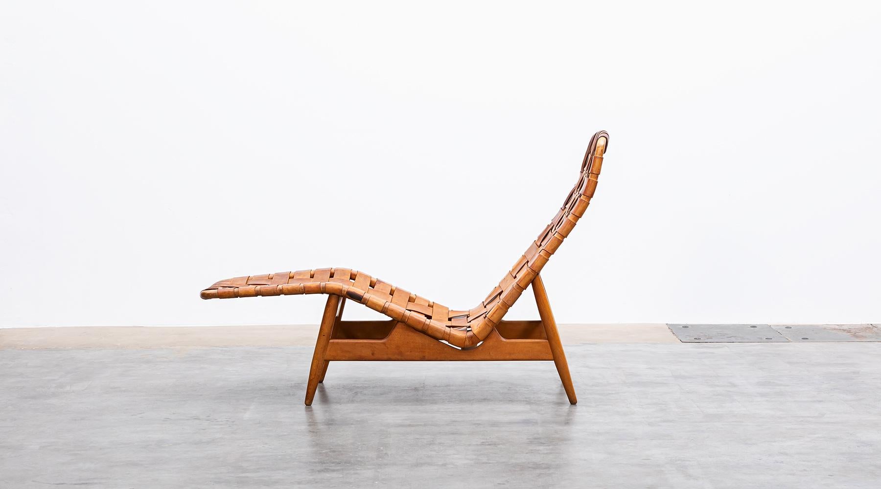 Mid-Century Modern 1950s, brown beech and leather Lounge Chair by Arne Vodder for Bovirke For Sale