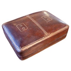 Caja de cuero marrón de los años 50 con decoración de tarjetas y adornos dorados, Italia