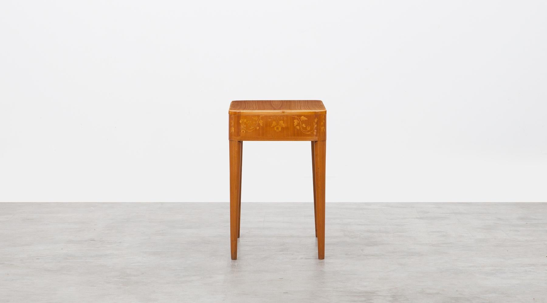Veneer 1950s brown mahogany Side Table by Carl Malmsten For Sale
