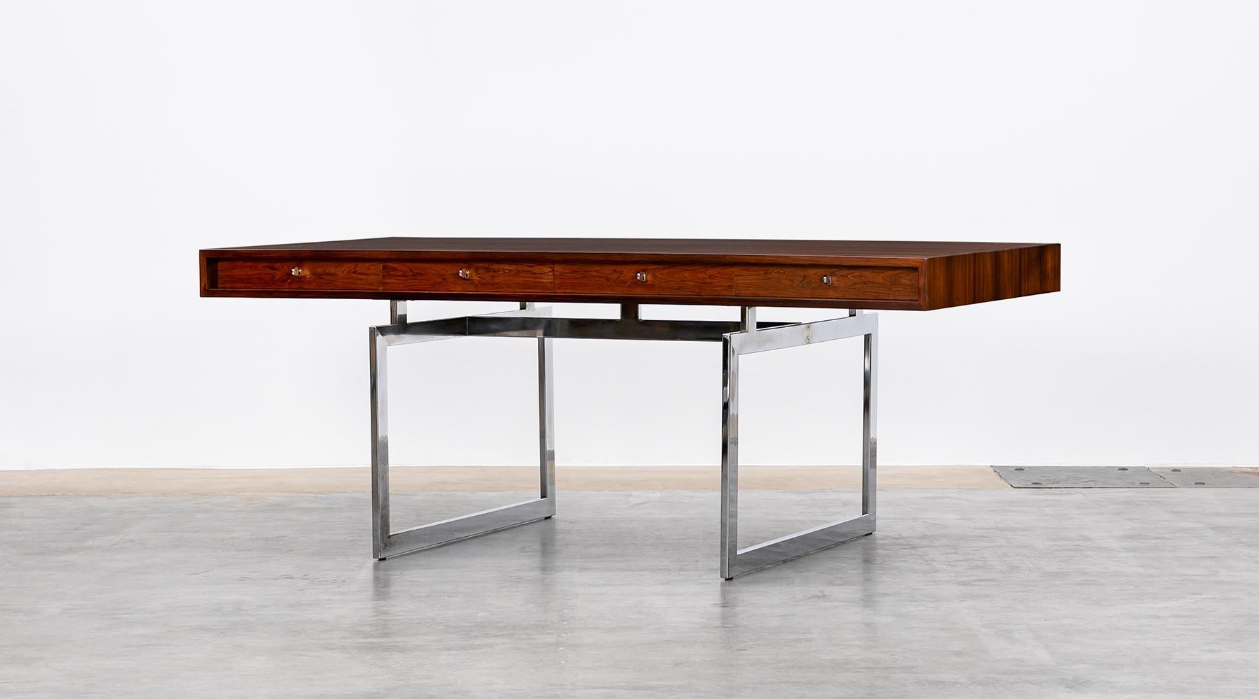 Bodil Kjaer, rosewood veneer, office system, Denmark 1959.

Fantastic desk with four drawers, which can all be locked stands on a square metal tube base. The wood surface is made of rosewood veneer.? Designed by famous Bodil Kjaer in 1959.
