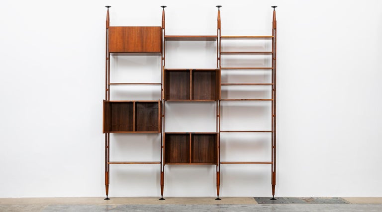 Teak and lacquered aluminum Library, Franco Ablini for Poggi, Italy, 1950.

Classy Franco Albini library or room divider in teak. Shelves and units can be adjusted or put in different positions. The feet are in lacquered aluminum. The height is