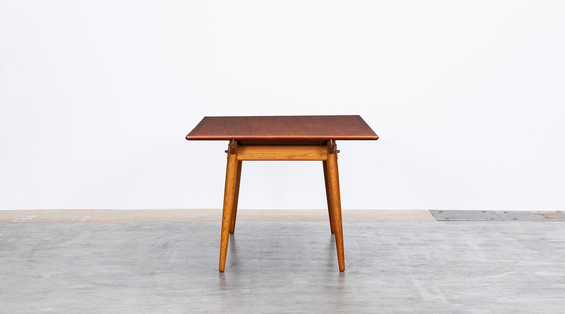 Mid-Century Modern 1950s Brown Teak and Oak Extendable Dining Table by Hans Wegner For Sale