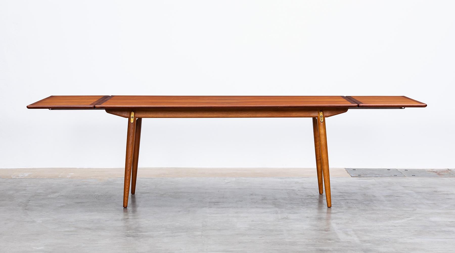 Danish 1950s Brown Teak and Oak Extendable Dining Table by Hans Wegner For Sale