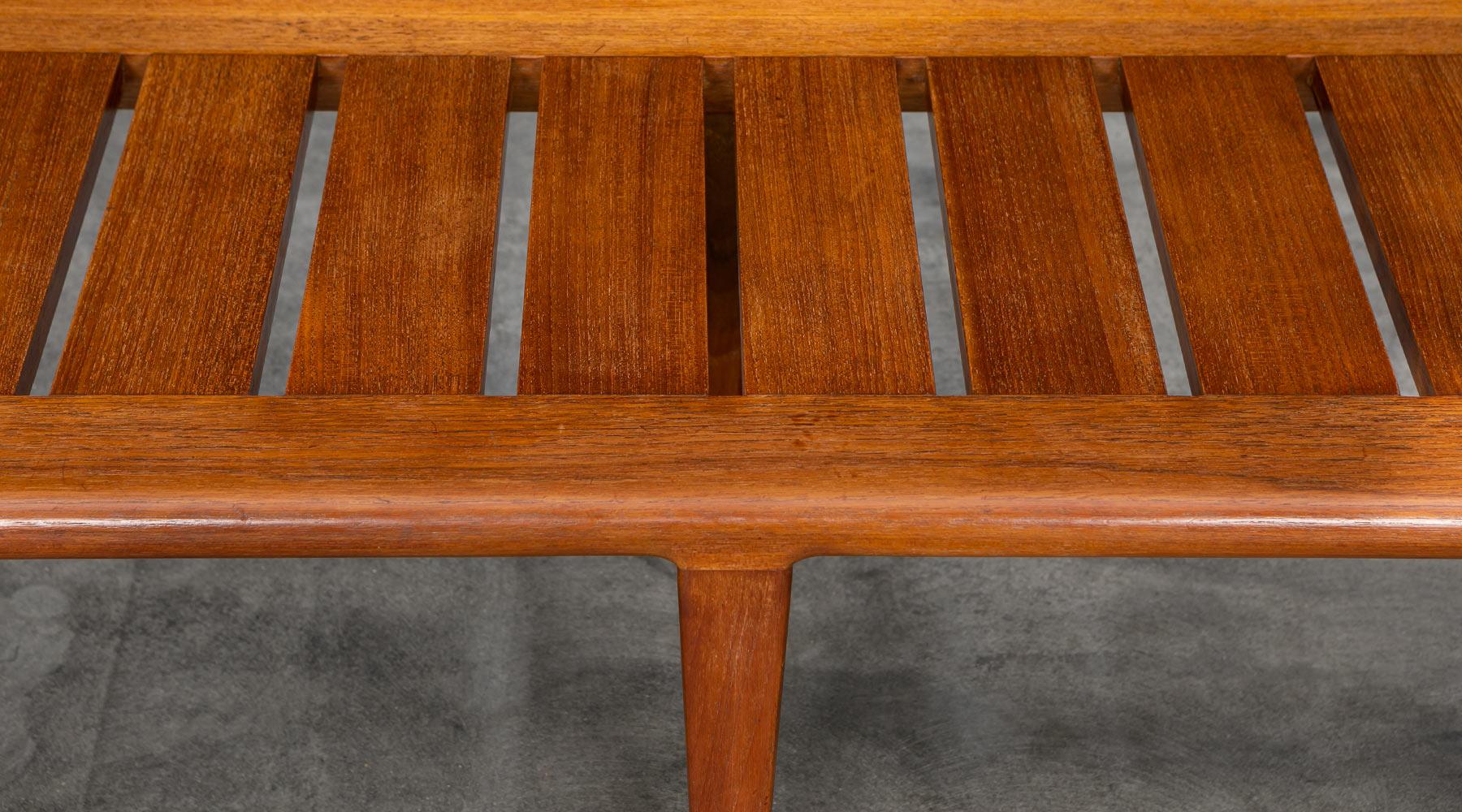 1950s Brown Teak Bench by Hans Wegner In Good Condition For Sale In Frankfurt, Hessen, DE