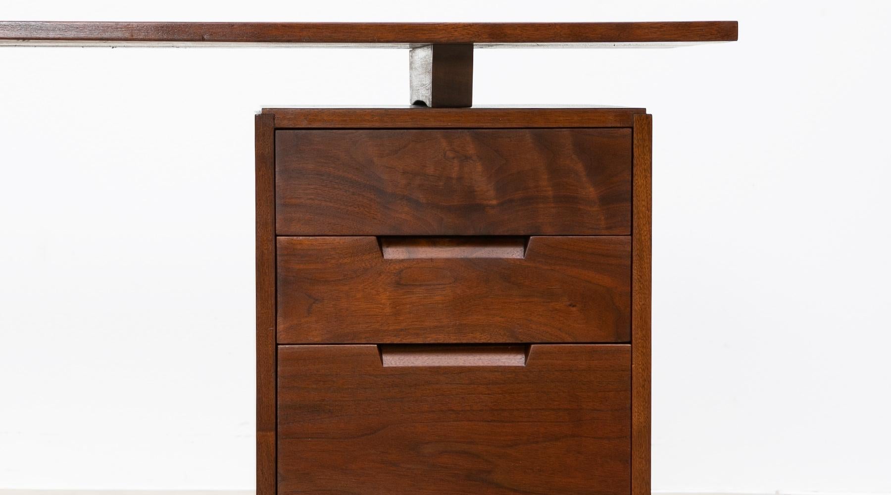Mid-Century Modern 1950s Brown Wooden Desk by George Nakashima 'e'