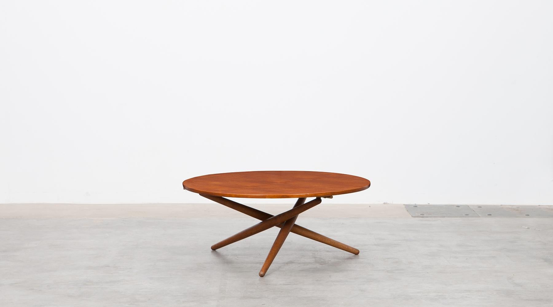 Eat and tea table with tabletop in teak by Jürg Bally, Switzerland, 1951.

Iconic slim and graceful wooden eat and tea table by Swiss Jürg Bally from 1951. Teak tabletop. This model strongly reminds of a 1955 Side Table by US designer T.H.