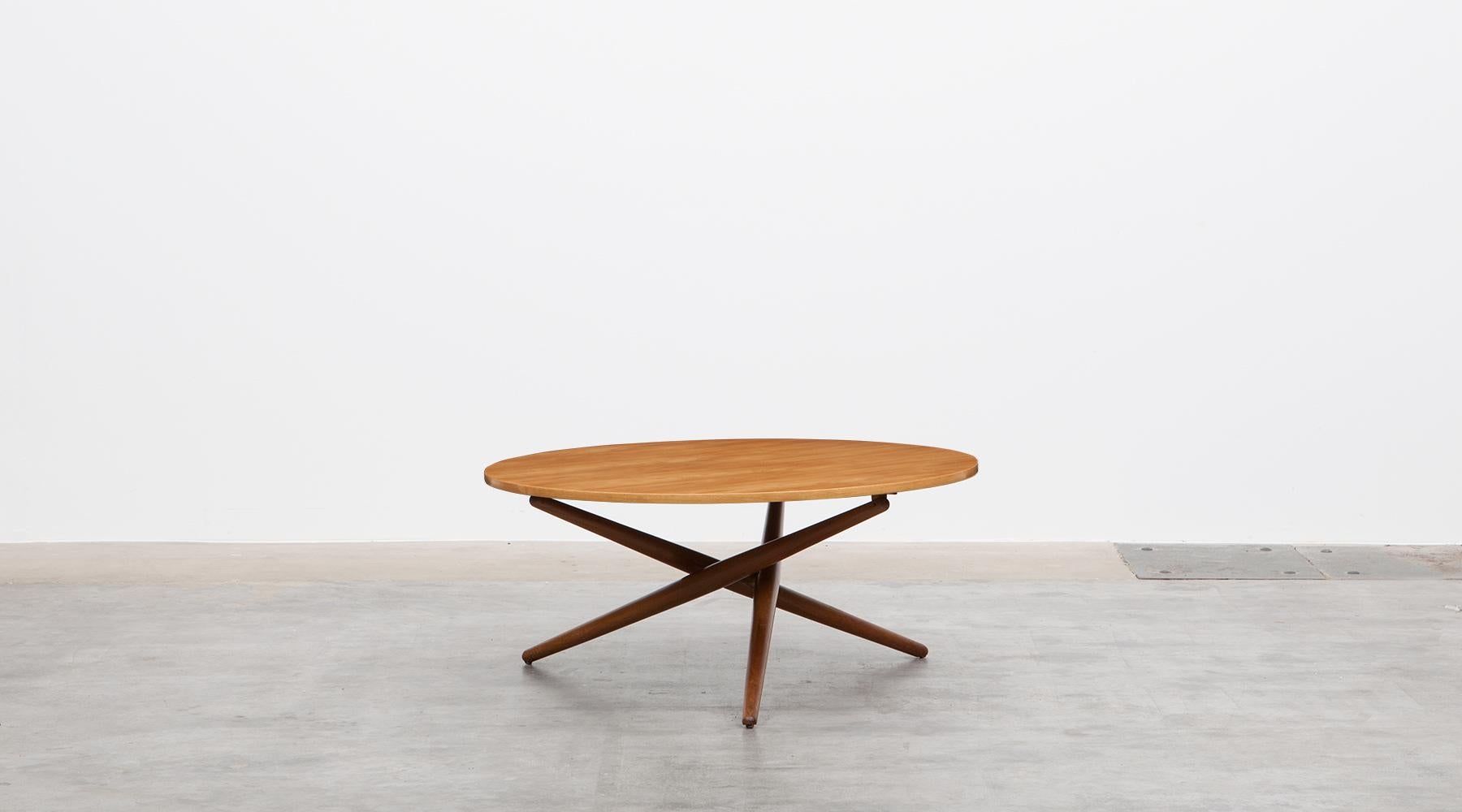 Eat and tea table with tabletop in wood by Jürg Bally, Switzerland, 1951.

Iconic slim and graceful wooden eat and tea table by Swiss Jürg Bally from 1951. This model strongly reminds of a 1955 side table by US designer T.H. Robsjohn-Gibbings,