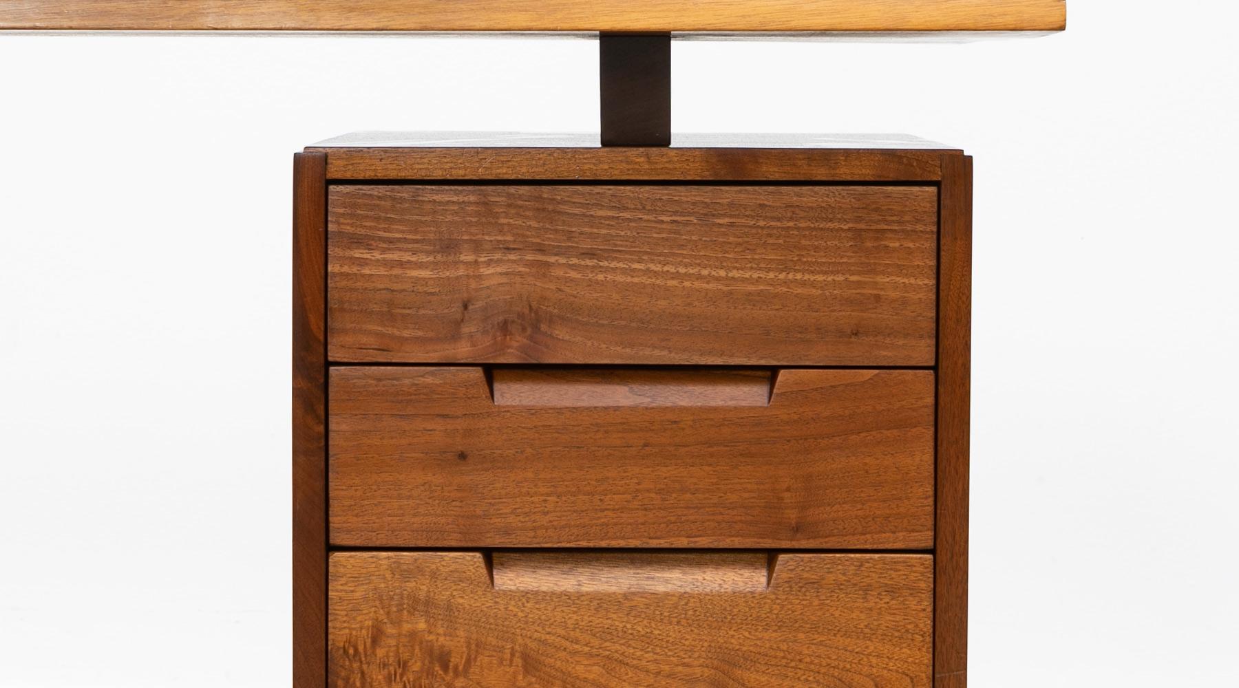 Mid-Century Modern 1950s Brown Wooden Freeform Walnut Desk by George Nakashima 'D'