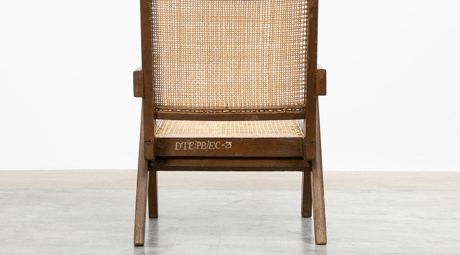 Indian 1950s Brown Wooden Teak and Cane Lounge Chairs by Pierre Jeanneret 'h' For Sale