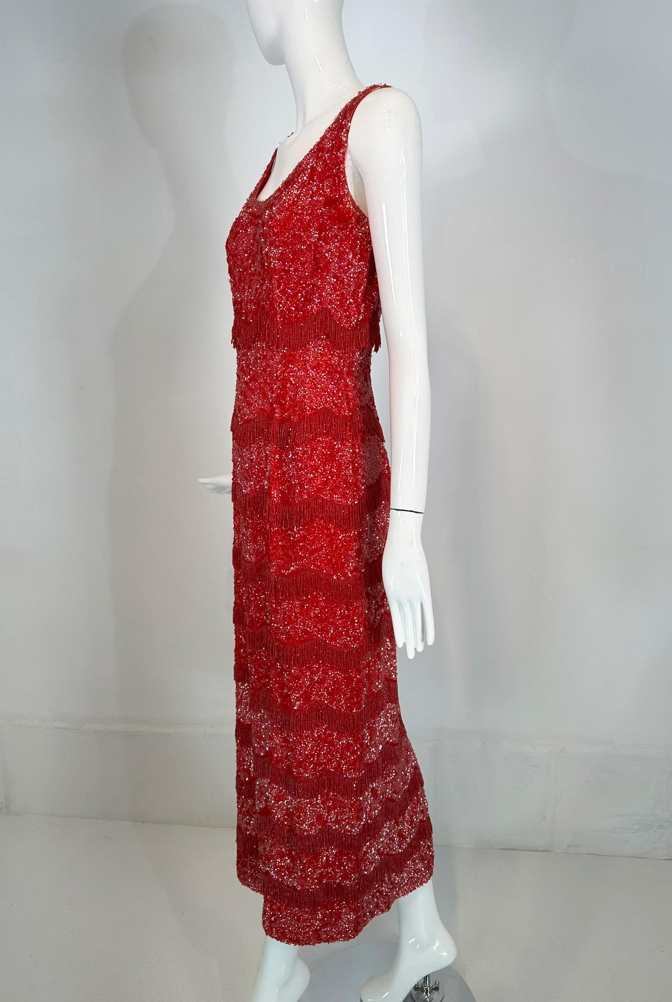 1950s Bruce Arnold Hong Kong Irridescent Red Sequin  Robe de soirée à franges perlées en vente 9