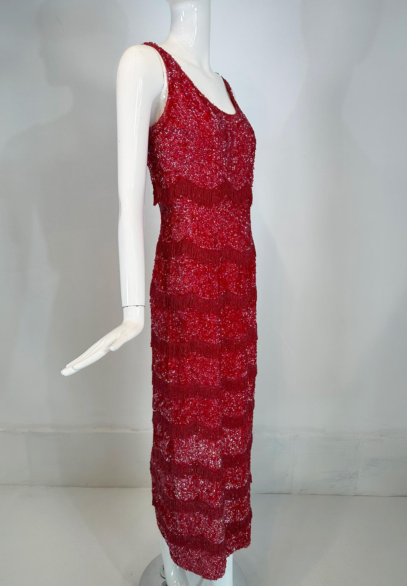 Rouge 1950s Bruce Arnold Hong Kong Irridescent Red Sequin  Robe de soirée à franges perlées en vente