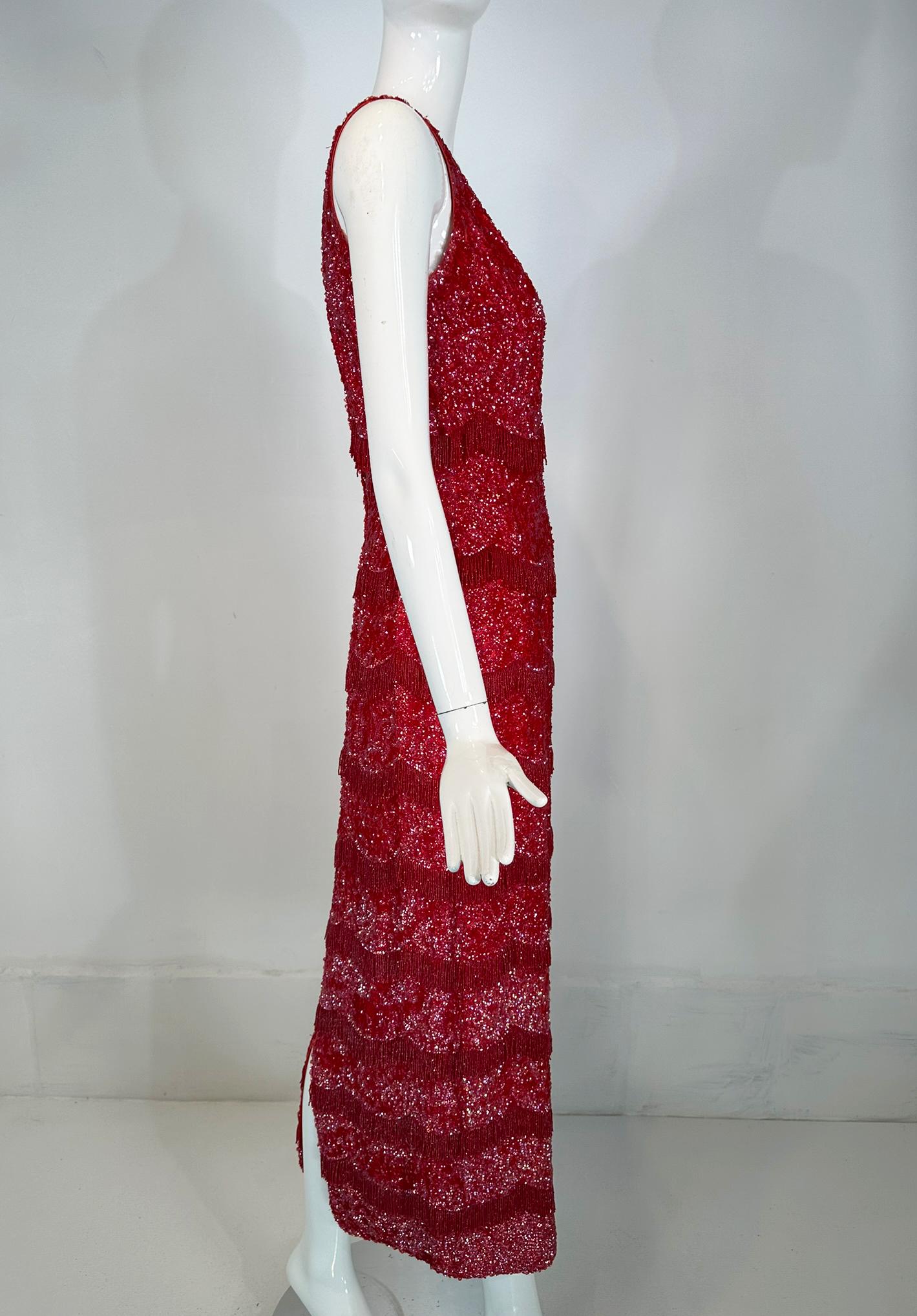 1950s Bruce Arnold Hong Kong Irridescent Red Sequin  Robe de soirée à franges perlées Pour femmes en vente