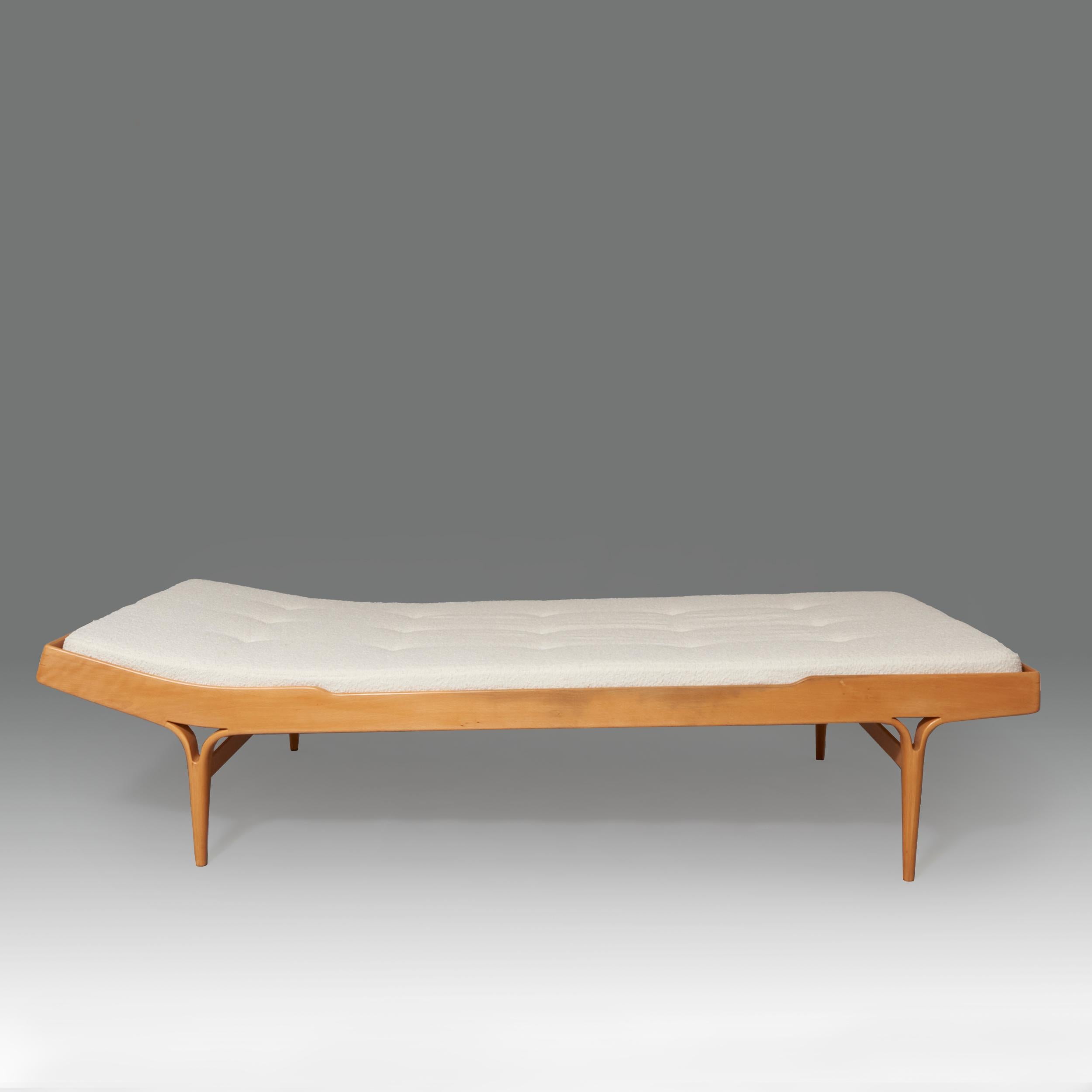 Daybed Model T-303 designed by Bruno Mathsson for Karl Mathsson. Sweden 1950’s. 
This model was first presented at the International Building Exhibition in Berlin, as a result it is also known as ‘Berlin’ Daybed. 
It features a slightly curved