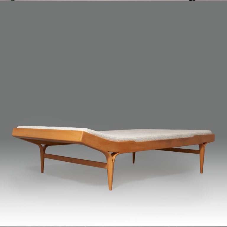 Swedish 1950’s Bruno Mathsson ‘T-303’ ‘Berlin daybed’ in Beech For Sale
