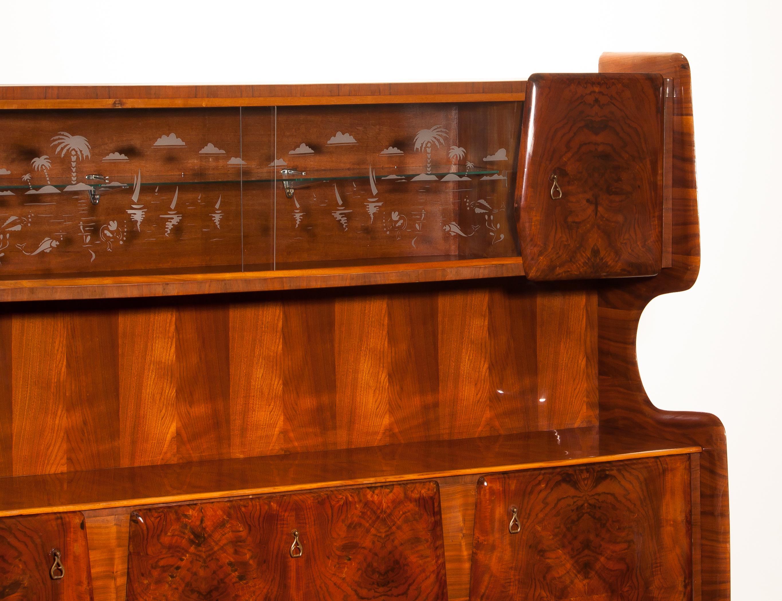 1950s, Buffet Cabinet in Burl Wood and Walnut by Vittorio Dassi, Italy In Good Condition In Silvolde, Gelderland