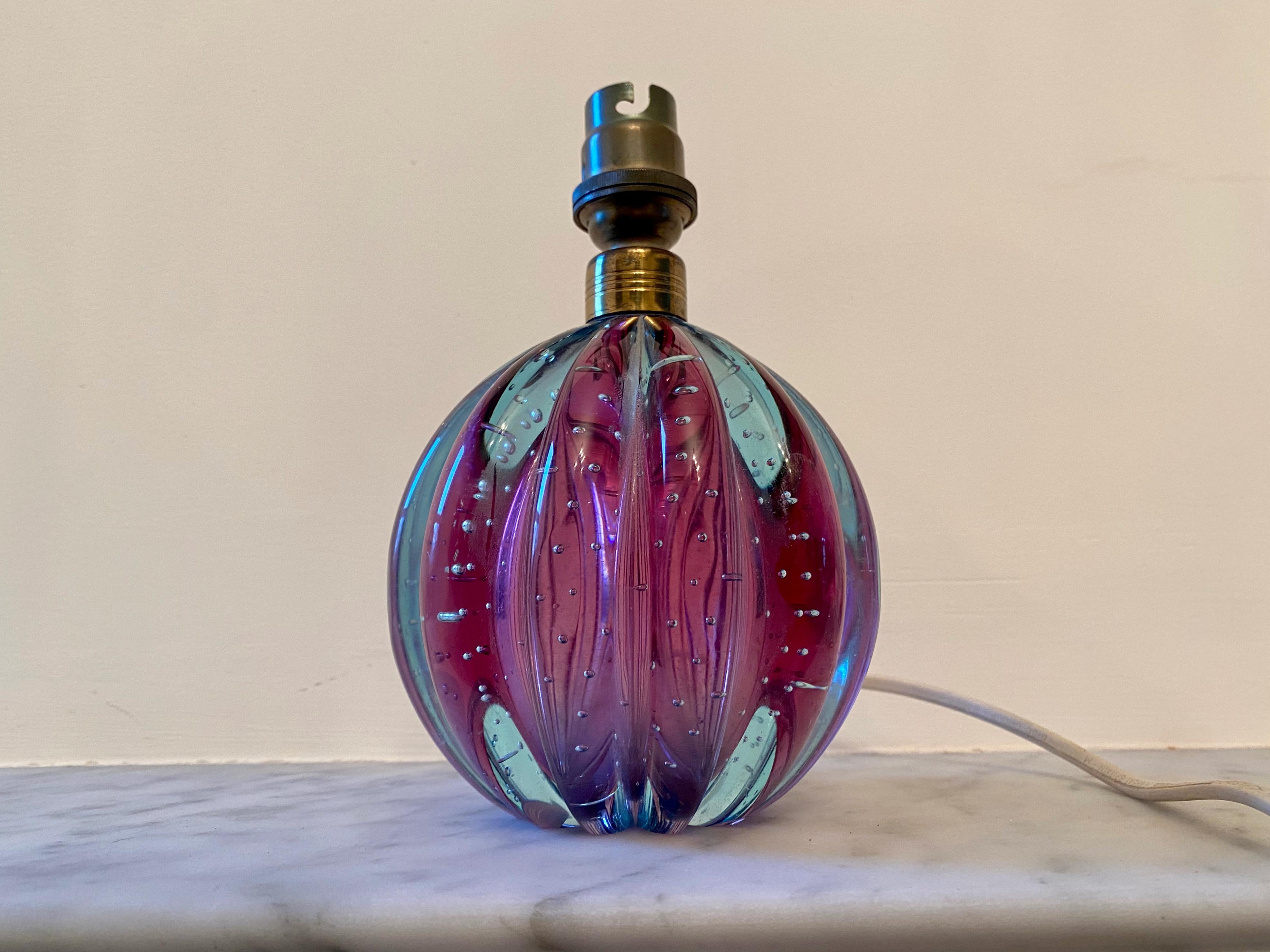 Murano glass lamp

Bullicante

By Seguso

Remnant of scalloped Murano label.

Purple/blue glass.

Italy 1950s/1960s.