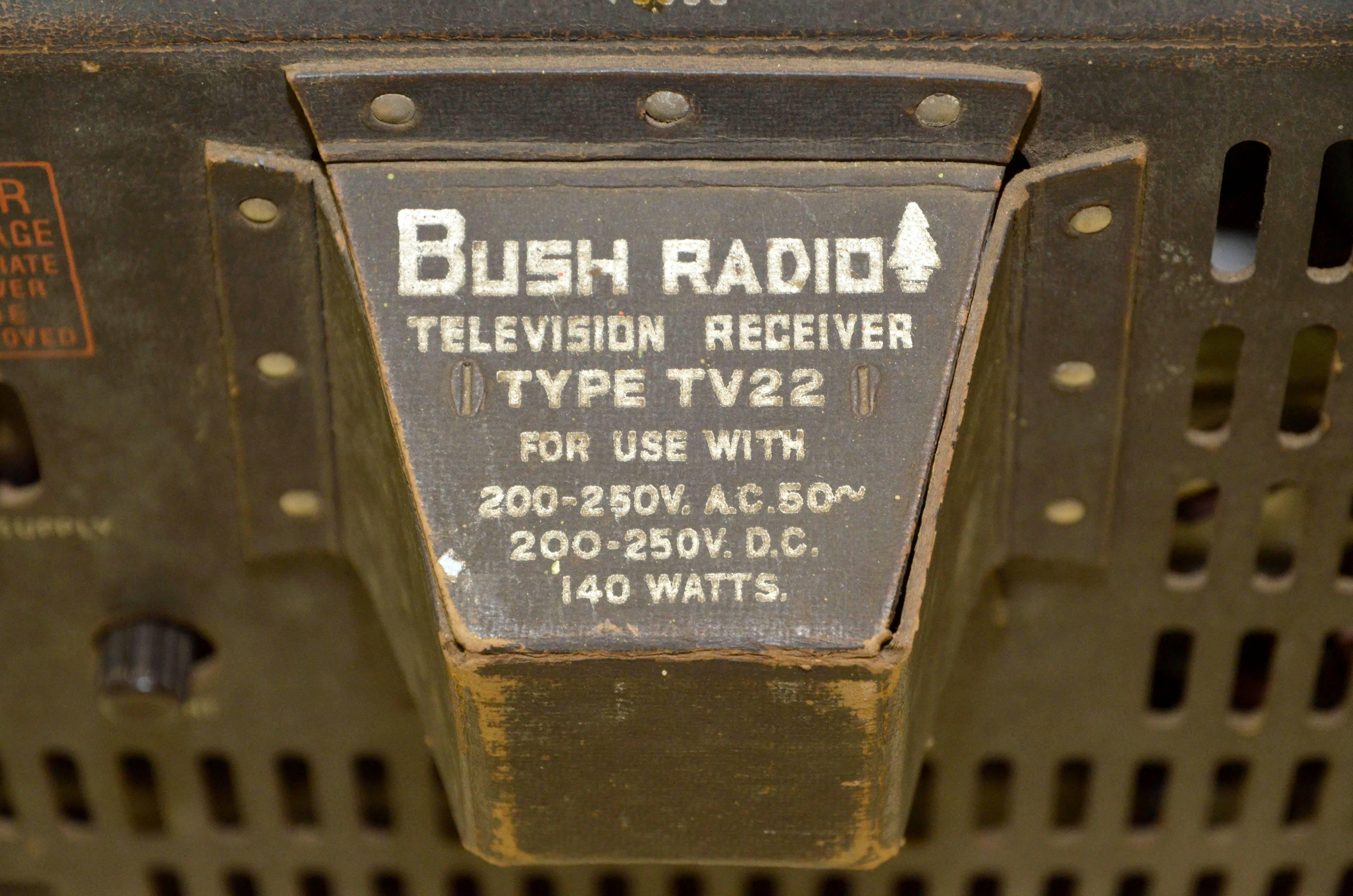 Radio Bakélite Bush des années 1950, Modèle de télévision TV22 Fabriqué en Angleterre Bon état - En vente à Milan, IT