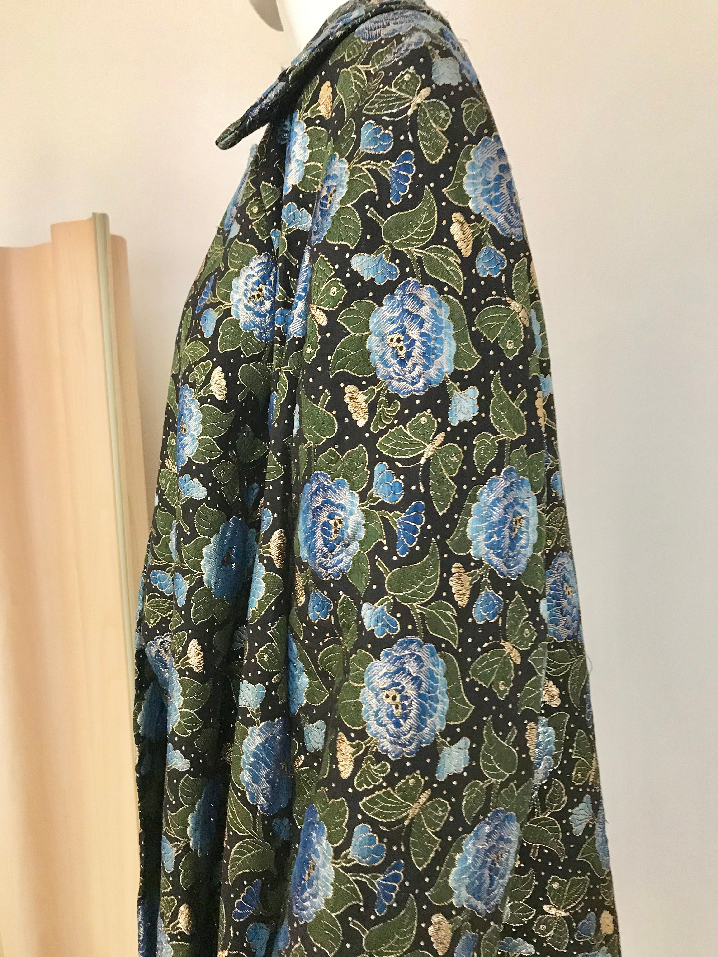  1950s Green and Blue Butterfly Print Brocade  Coat In Good Condition For Sale In Beverly Hills, CA