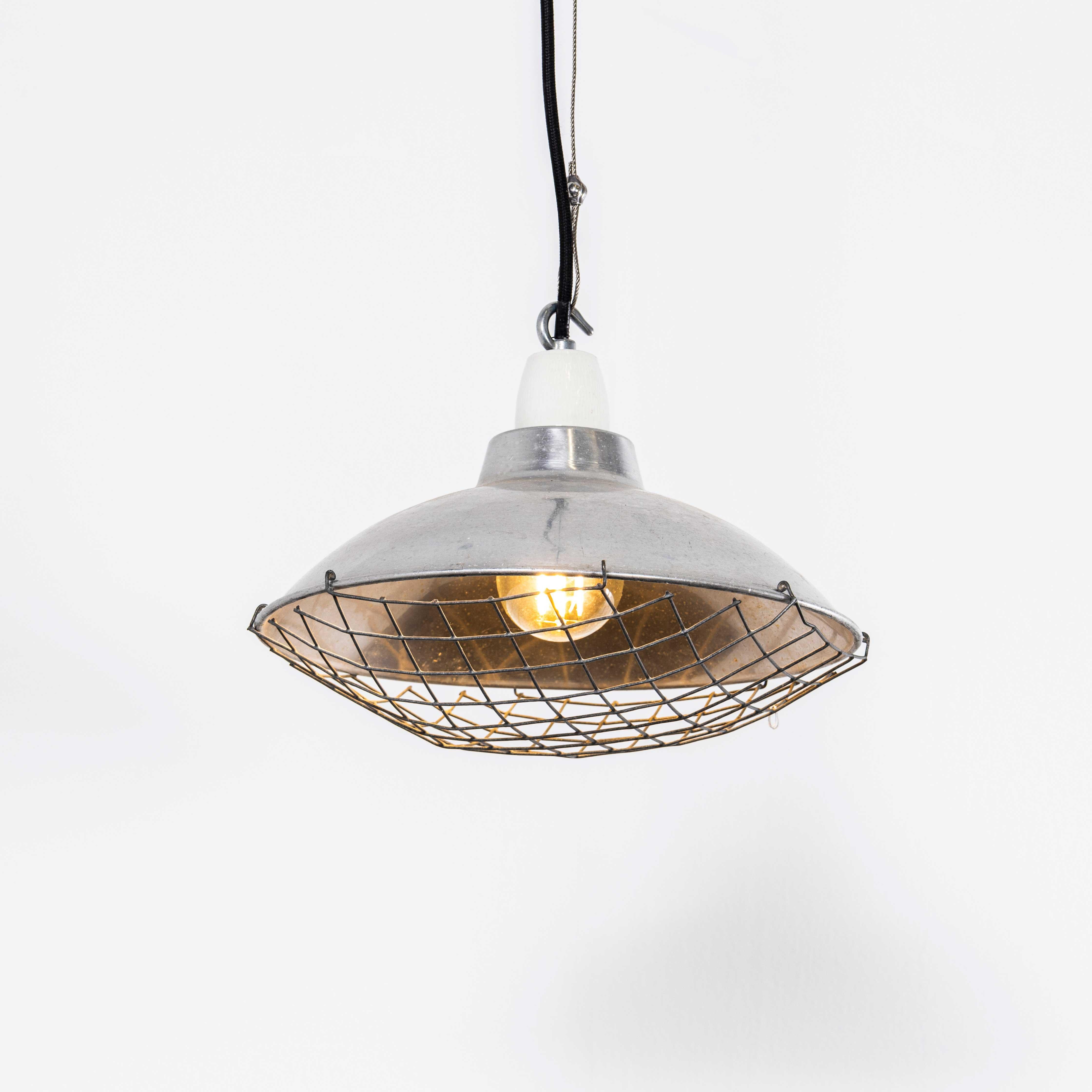 Lámparas colgantes enjauladas para cuarto de niños de los años 50 Aluminio en venta