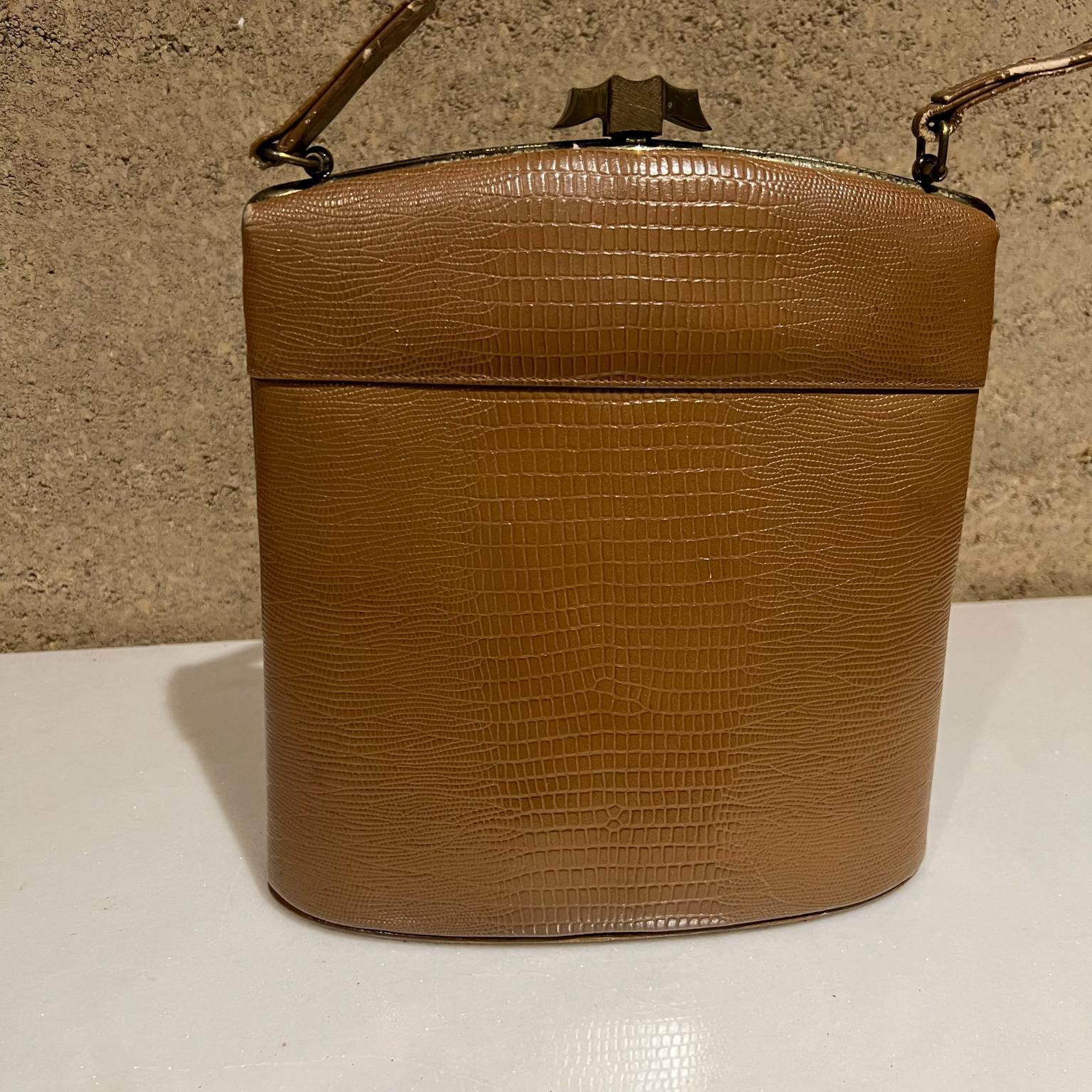 1950s Vintage May Co Calif Damen Kelly Handtasche Handtasche Tan Croc Metall Trim (Mitte des 20. Jahrhunderts) im Angebot