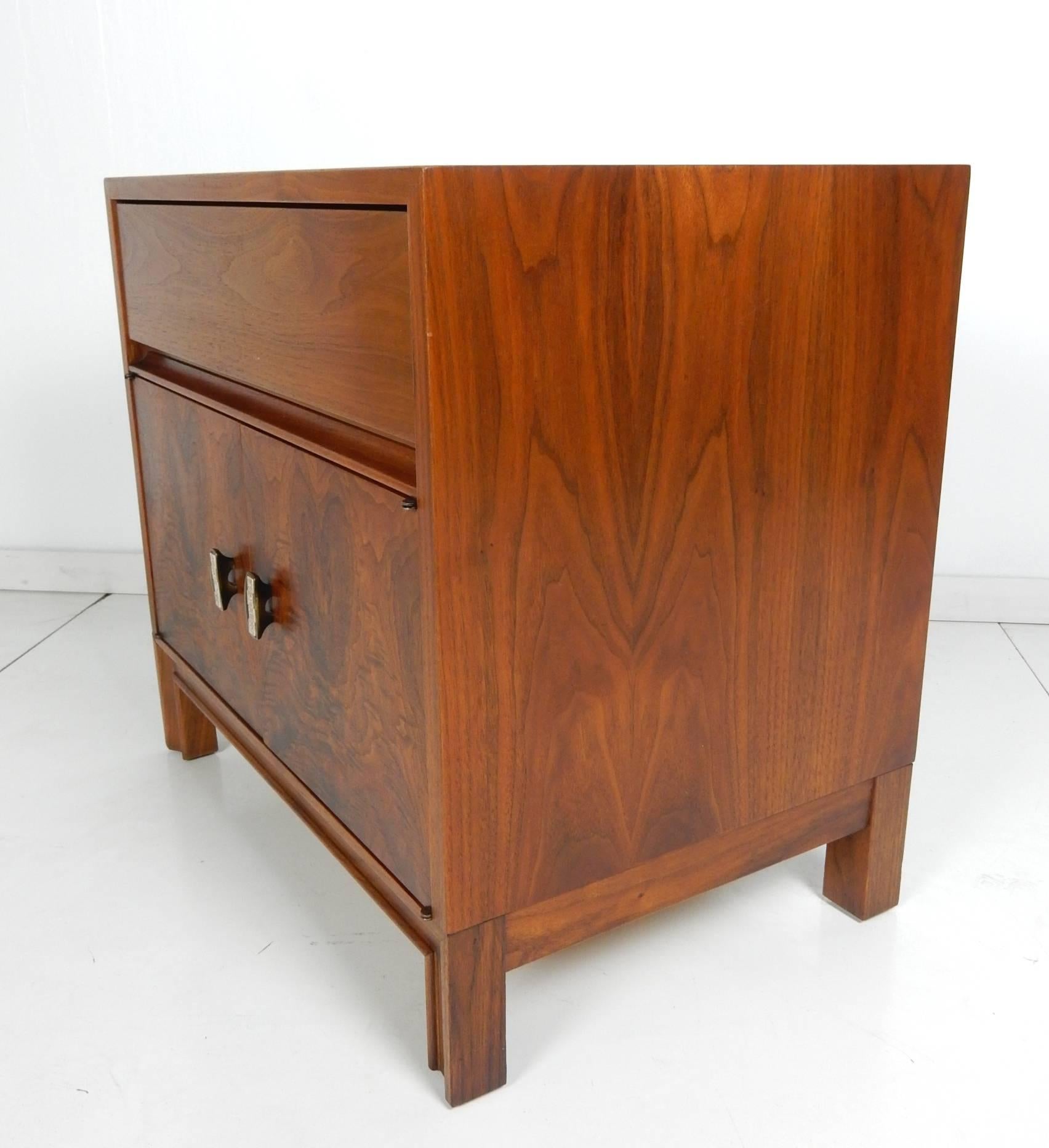 Spectacular pair of side tables designed by John Keal for Brown-Saltman of California,
circa 1950s. Gorgeous two-tone wood used has an amazing grain pattern on front, top and sides.
Ceramic tile inlaid brass door pulls on each of two cabinet doors.
