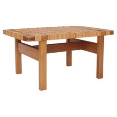 Table d'appoint en chêne et canne des années 1950 par Børge Mogensen