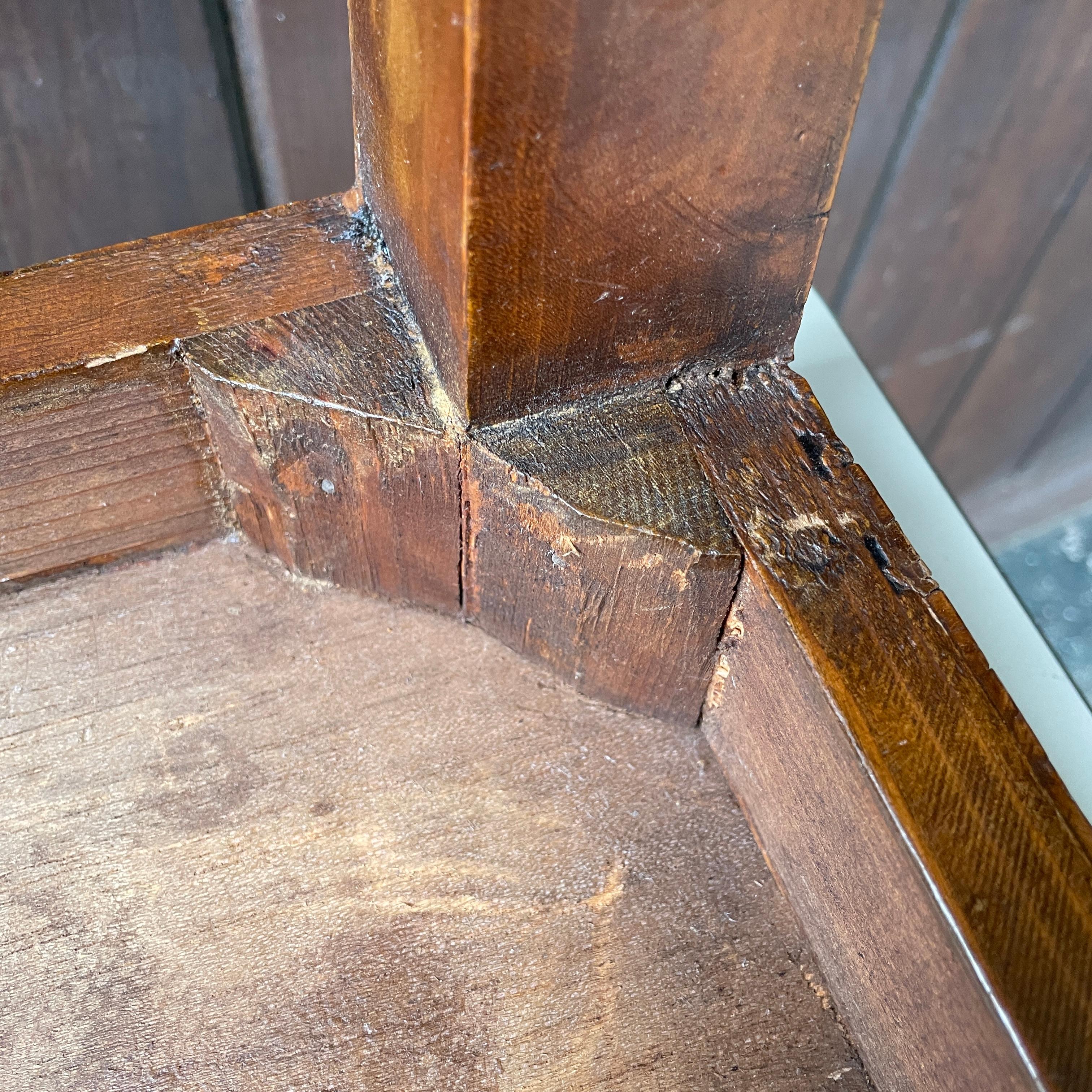 1950 Cannell & Chaffin of Los Angeles Burl Petite Pedestal Hollywood Mansion in vendita 7