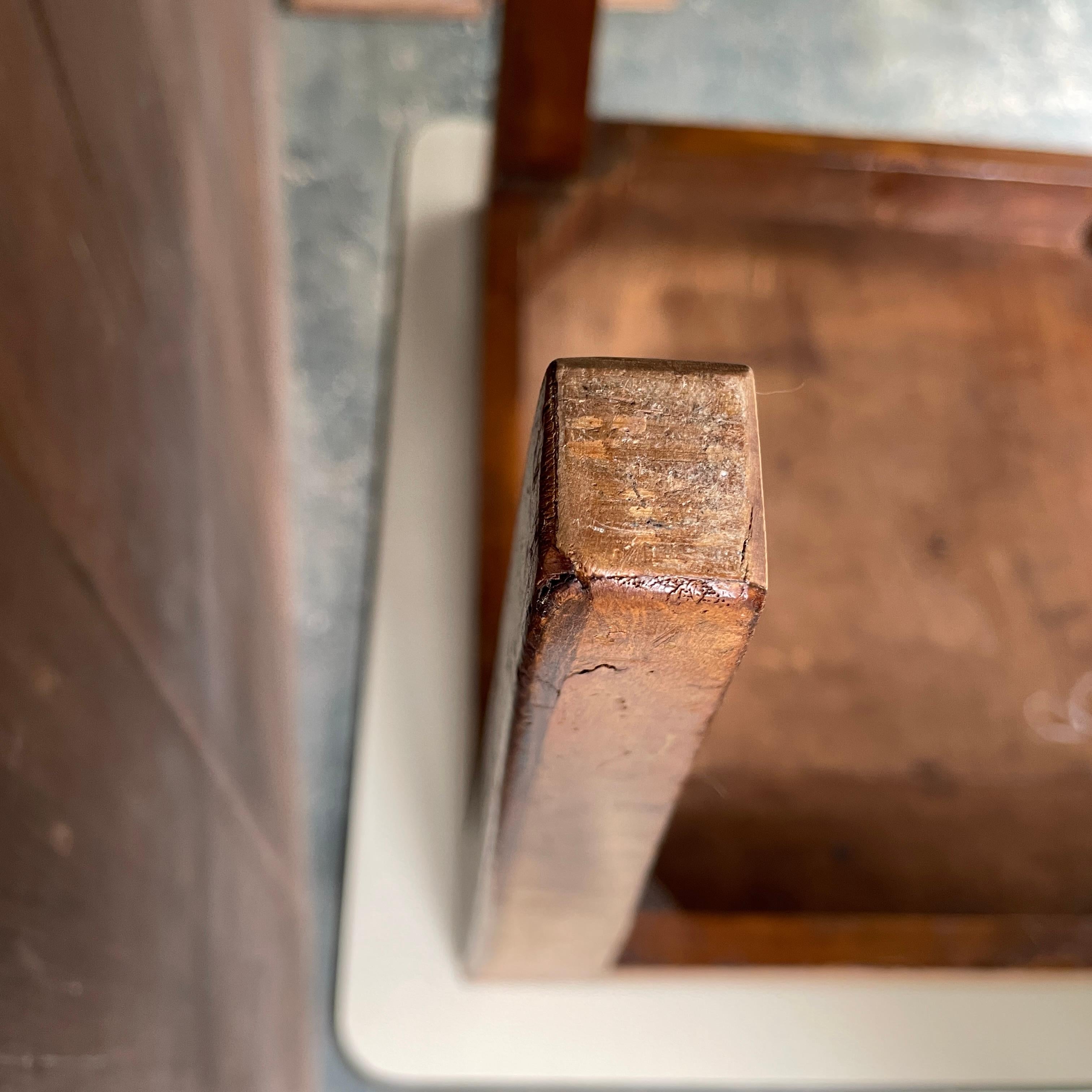 1950 Cannell & Chaffin of Los Angeles Burl Petite Pedestal Hollywood Mansion in vendita 10